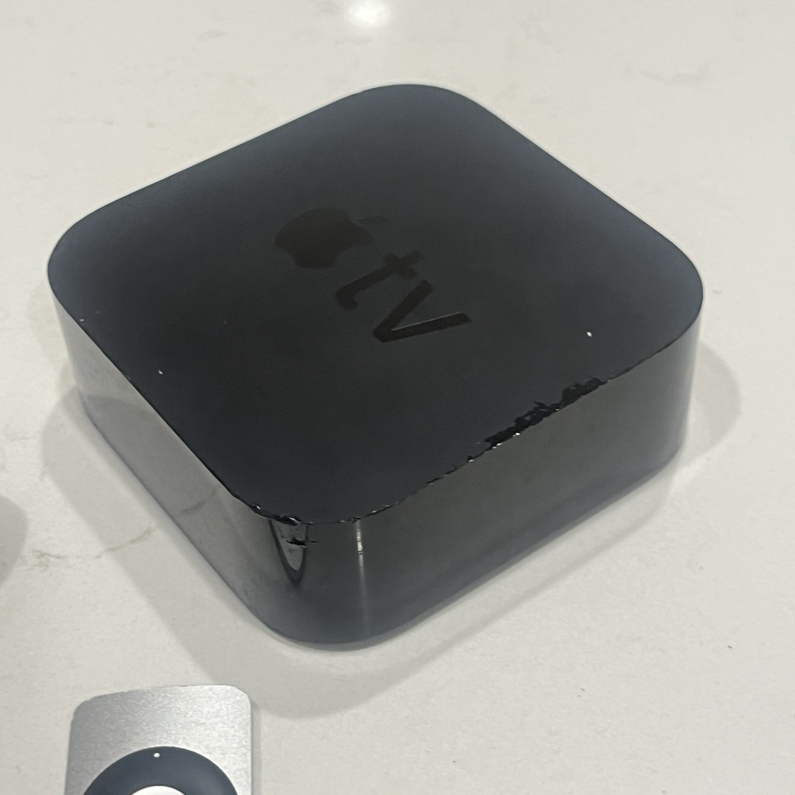 Apple TV (4th Generation) 32GB HD Media Streamer A1625 – Black (MR912LL/A)