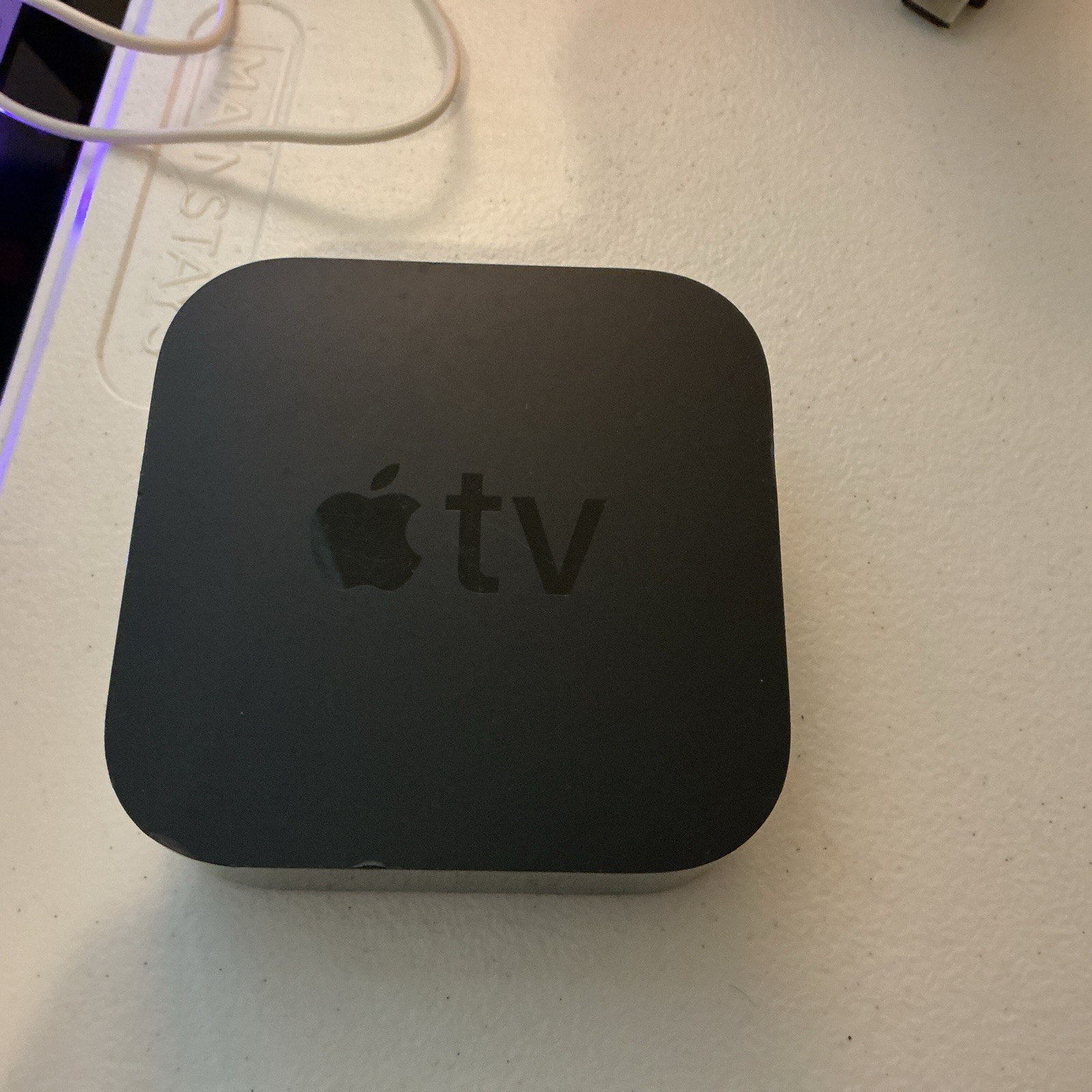 Apple TV 3rd Generation HDMI 1080p FHD Media Streamer – Black (MD199LL/A)