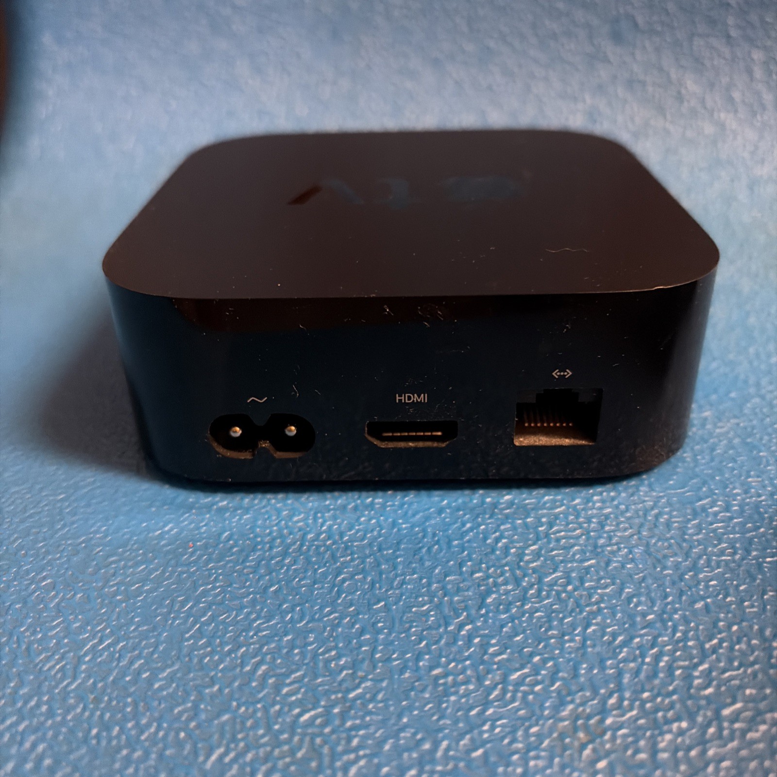 Apple TV 4K HDR 32GB Media Streamer Black MQD22LL/A Model A1842 w/hdmi cord