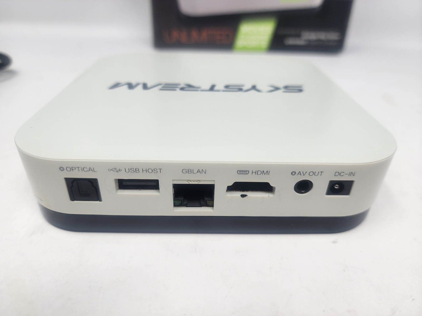 SkyStream One Android Media Streamer SS-ONE Media Box w/ Power Cord And Remote