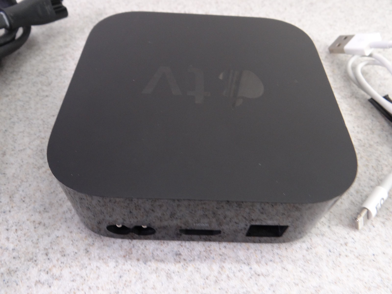 Apple TV 4K 1st Gen 32GB Digital HD Media Streamer A1842 WiFi + Ethernet