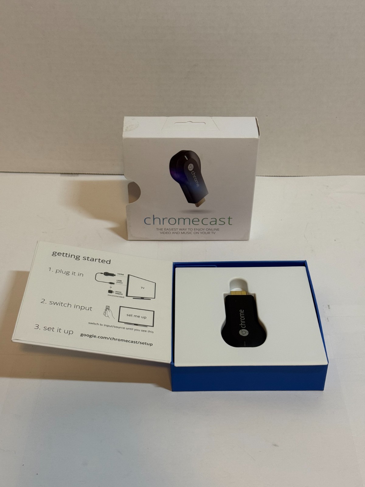 Google Chromecast 1st Gen Streaming HDMI Media Player Dongle WiFi In Box B2