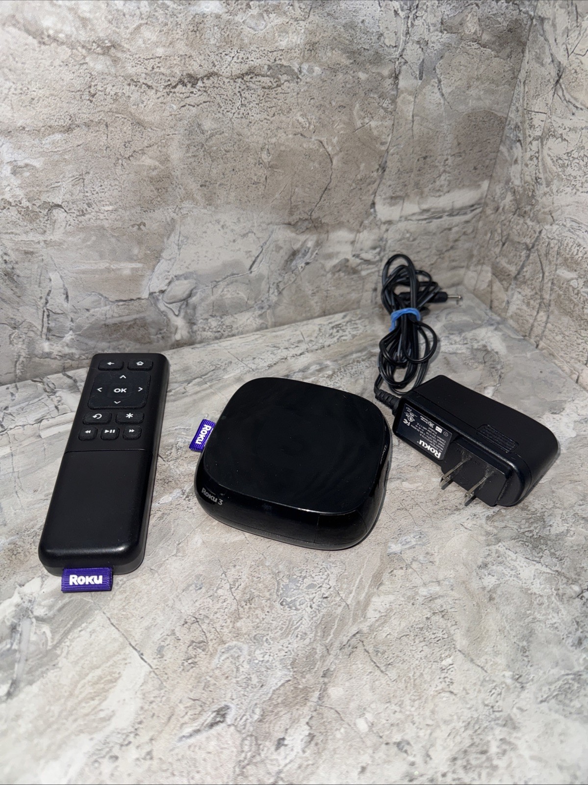 Roku 3 (3rd Gen) 4200X – excellent lightly used condition with working remote
