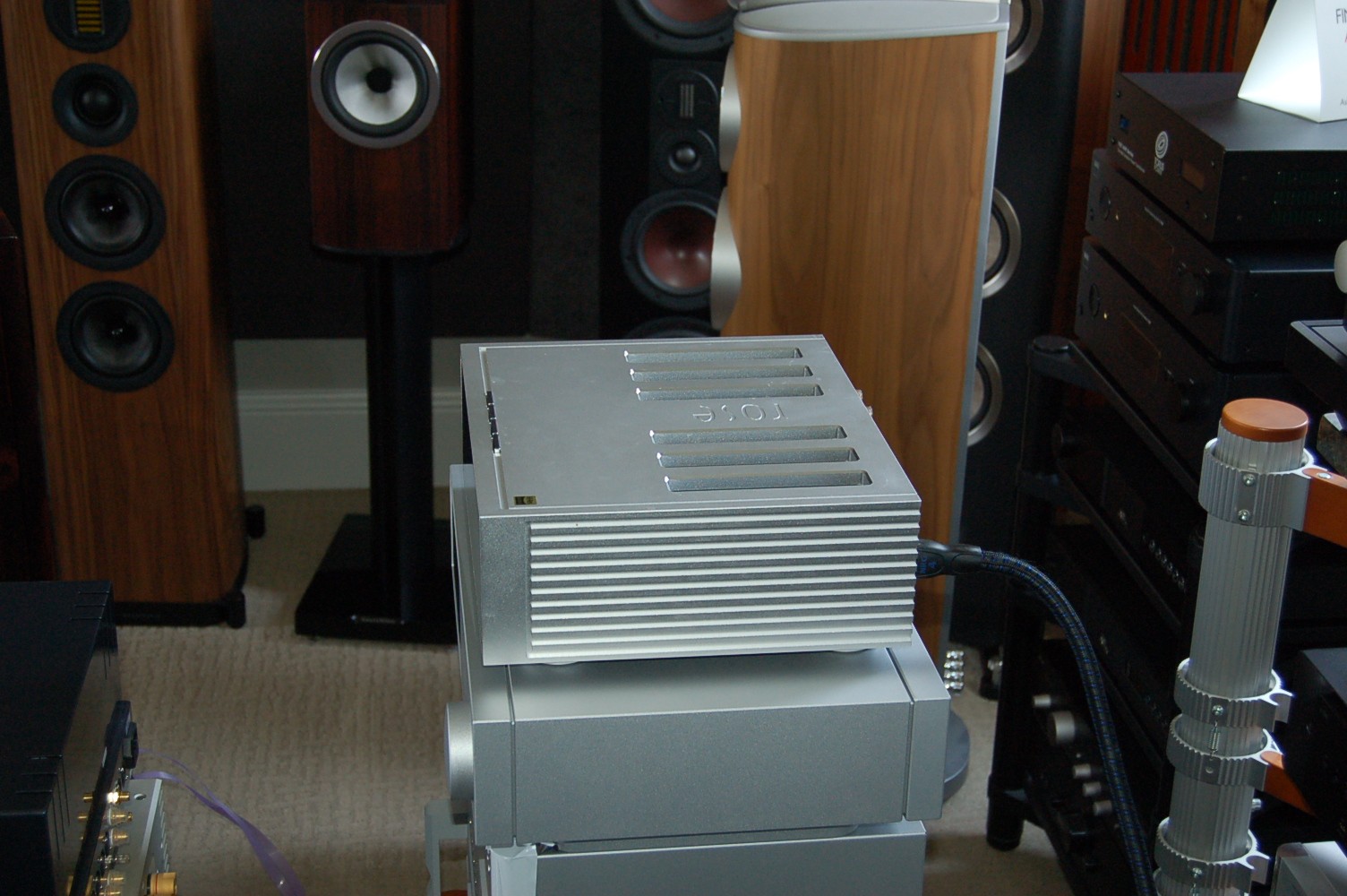 HiFi Rose RS520 integrated amplifier-Silver