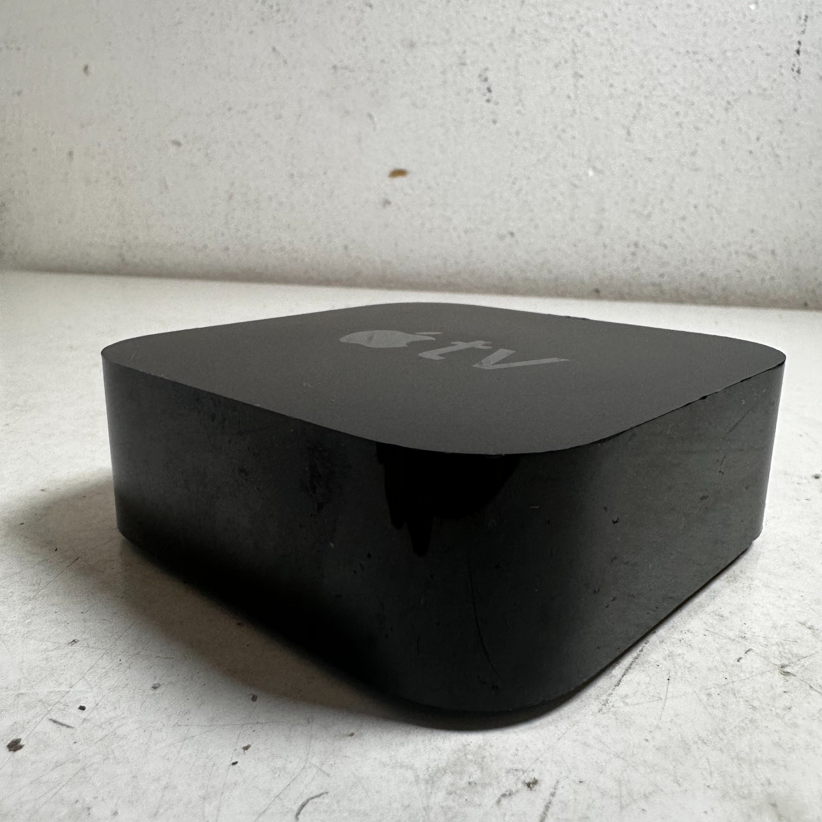 Apple TV A1842 1st Generation Black 32GB HDMI Wi-Fi 4K HDR Media Streamer