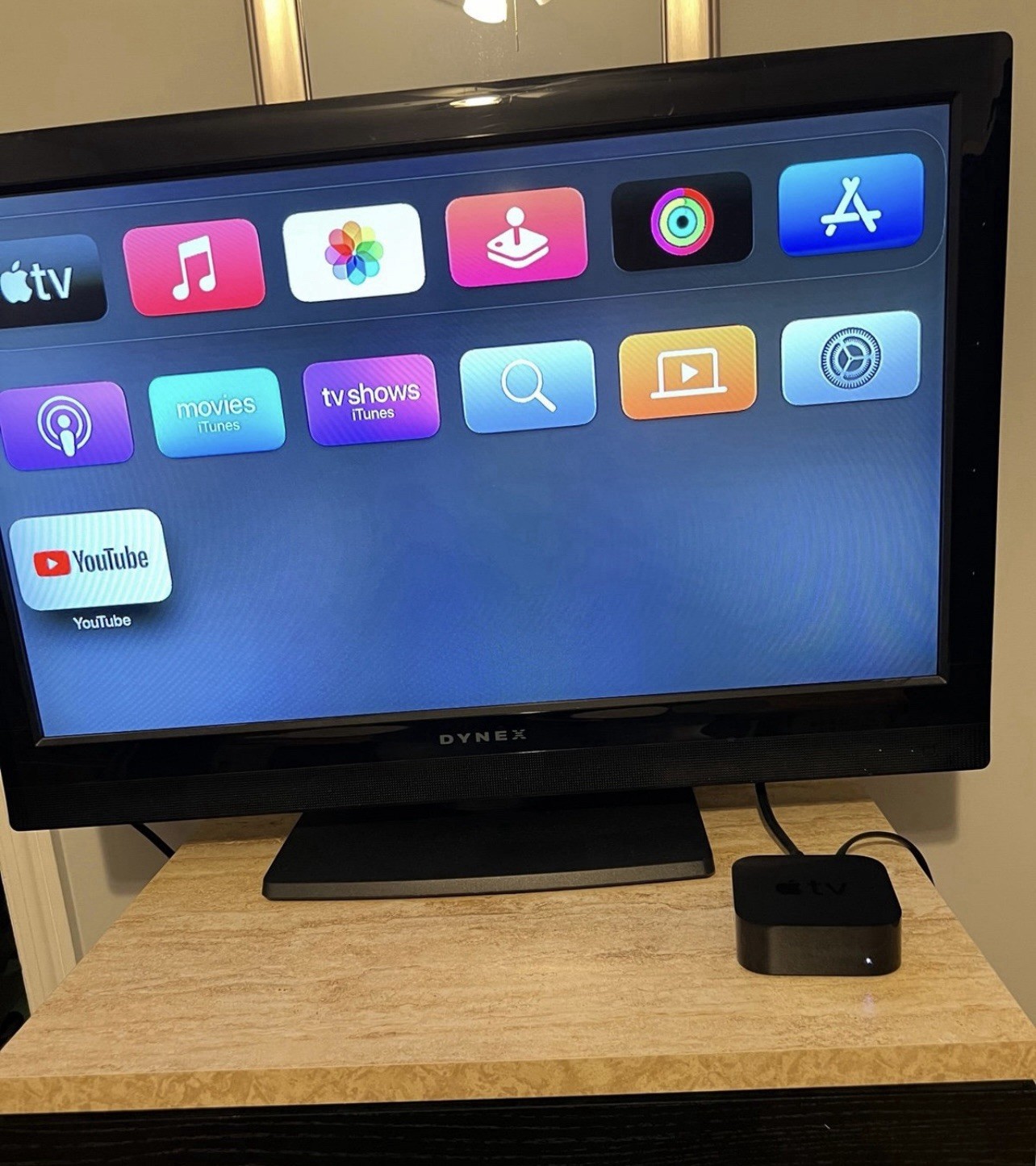 Apple TV (4th Generation) 32GB HD Media Streamer – Black (MR912LL/A)