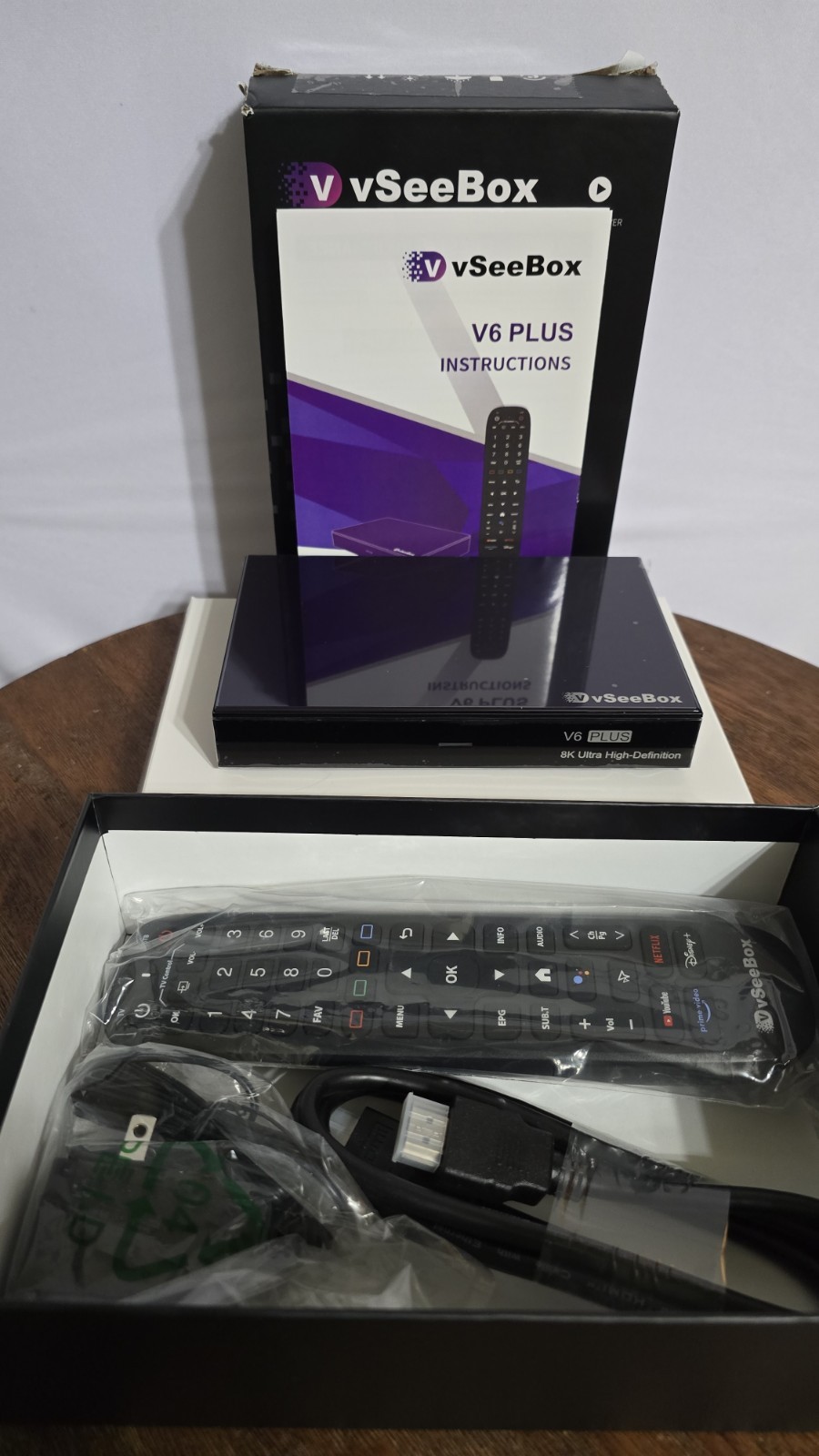 vSeeBox V6 Plus 64GB Android 14 8K HDR Media Box Wi-Fi Bluetooth Voice