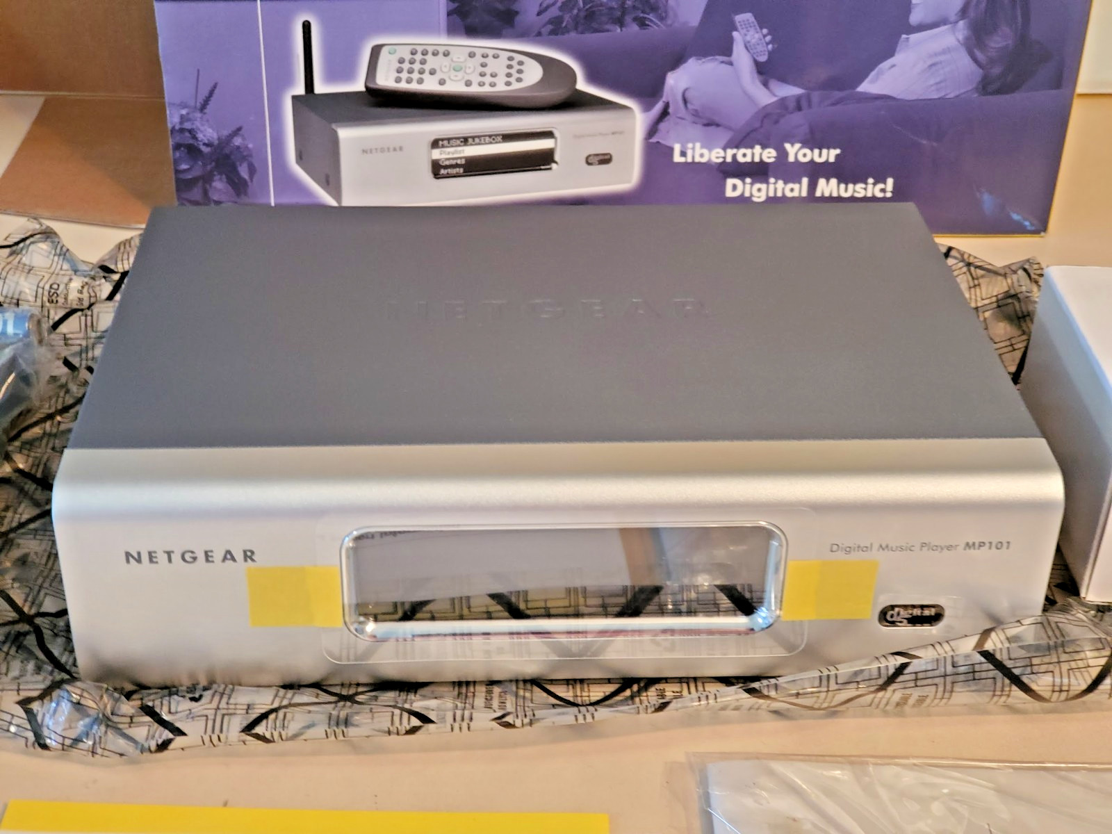 NetGear MP101 Wireless Digital Music Player. Media Streamer for MP3 WMA WAV. new
