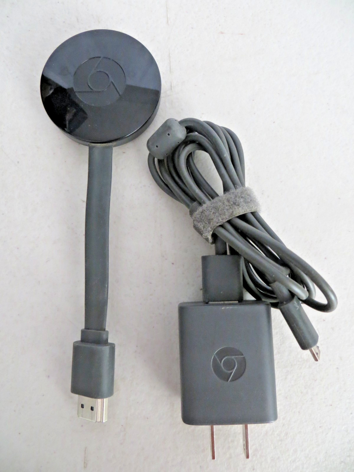 Google Chromecast HDMI Streaming Media Player NC2-6A5 with Power Adapter