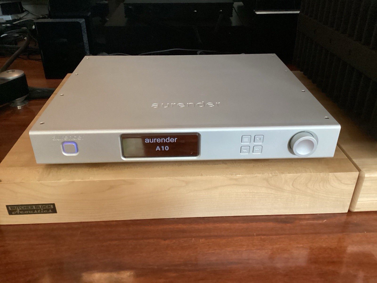 Aurender A10 Streamer with built-in DAC , Remote Control. $5500 retail