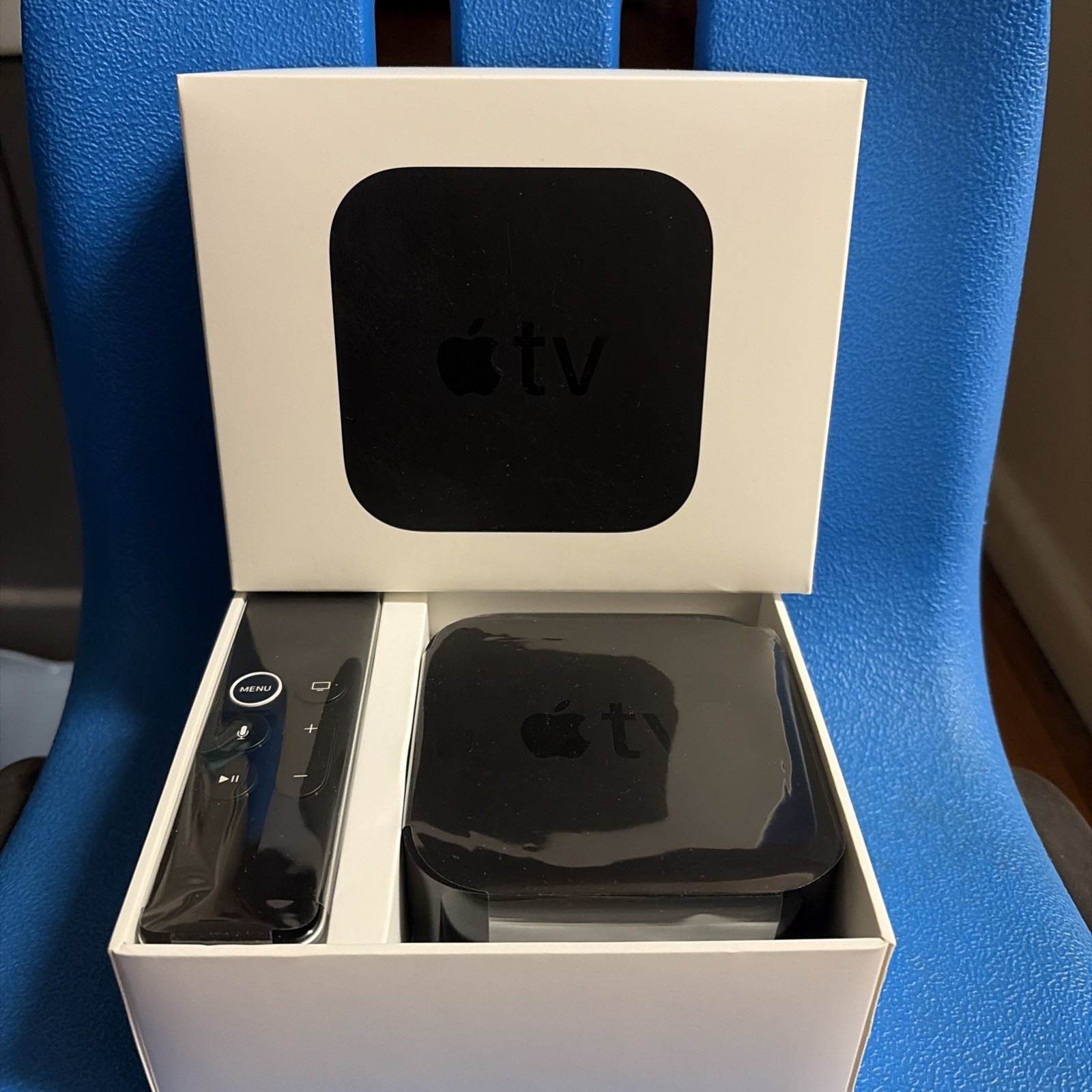 Apple TV 4K HDR 32GB Media Streamer Black MQD22LL/A Model A1842 w/hdmi cord