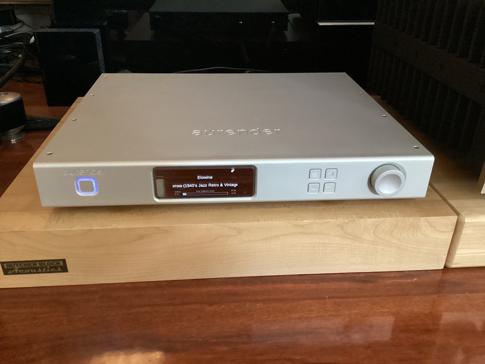 Aurender A10 Streamer with built-in DAC , Remote Control. $5500 retail