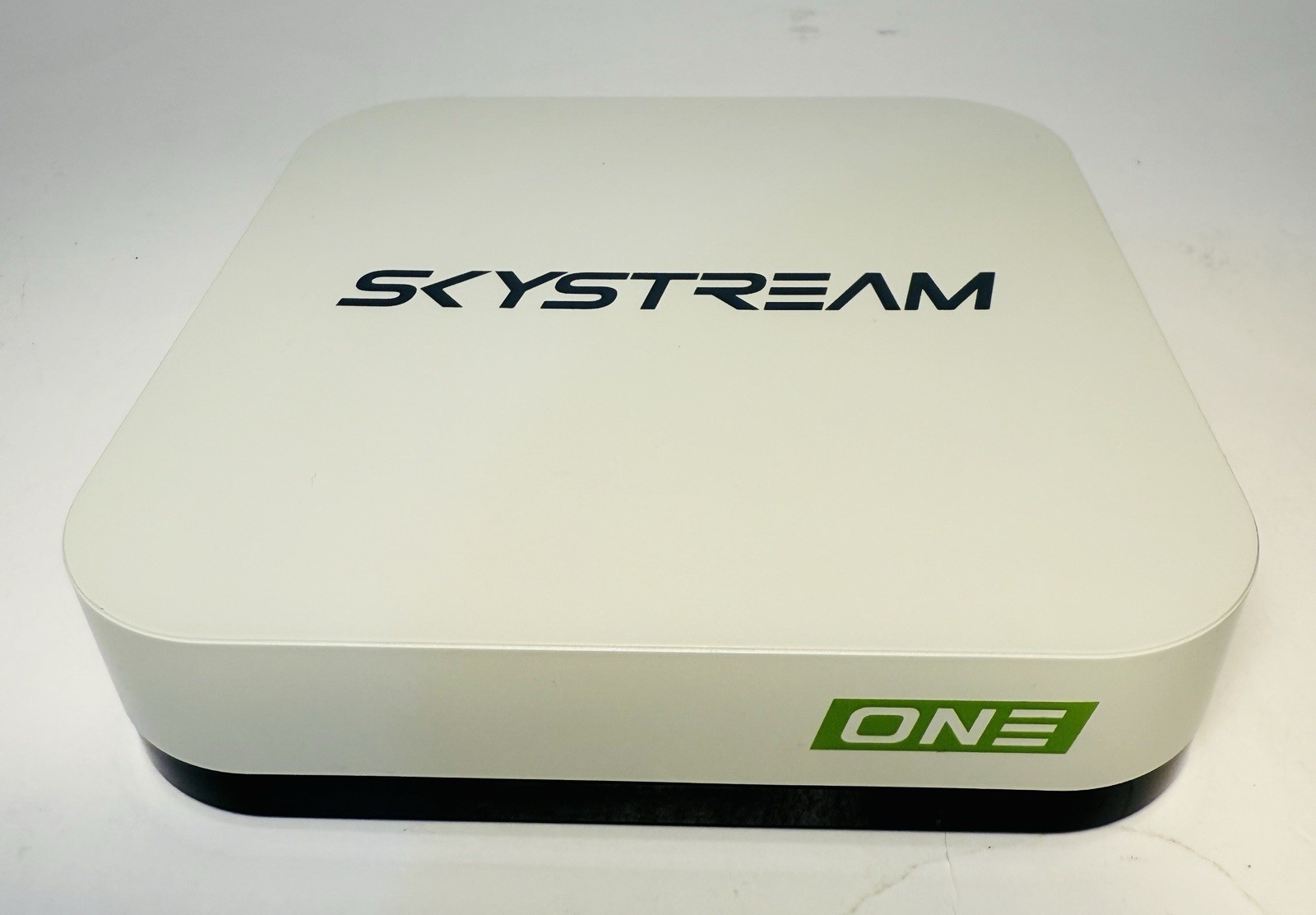 SkyStream One Android Media Streamer SS-ONE Media Box w/ Power Cord And Remote