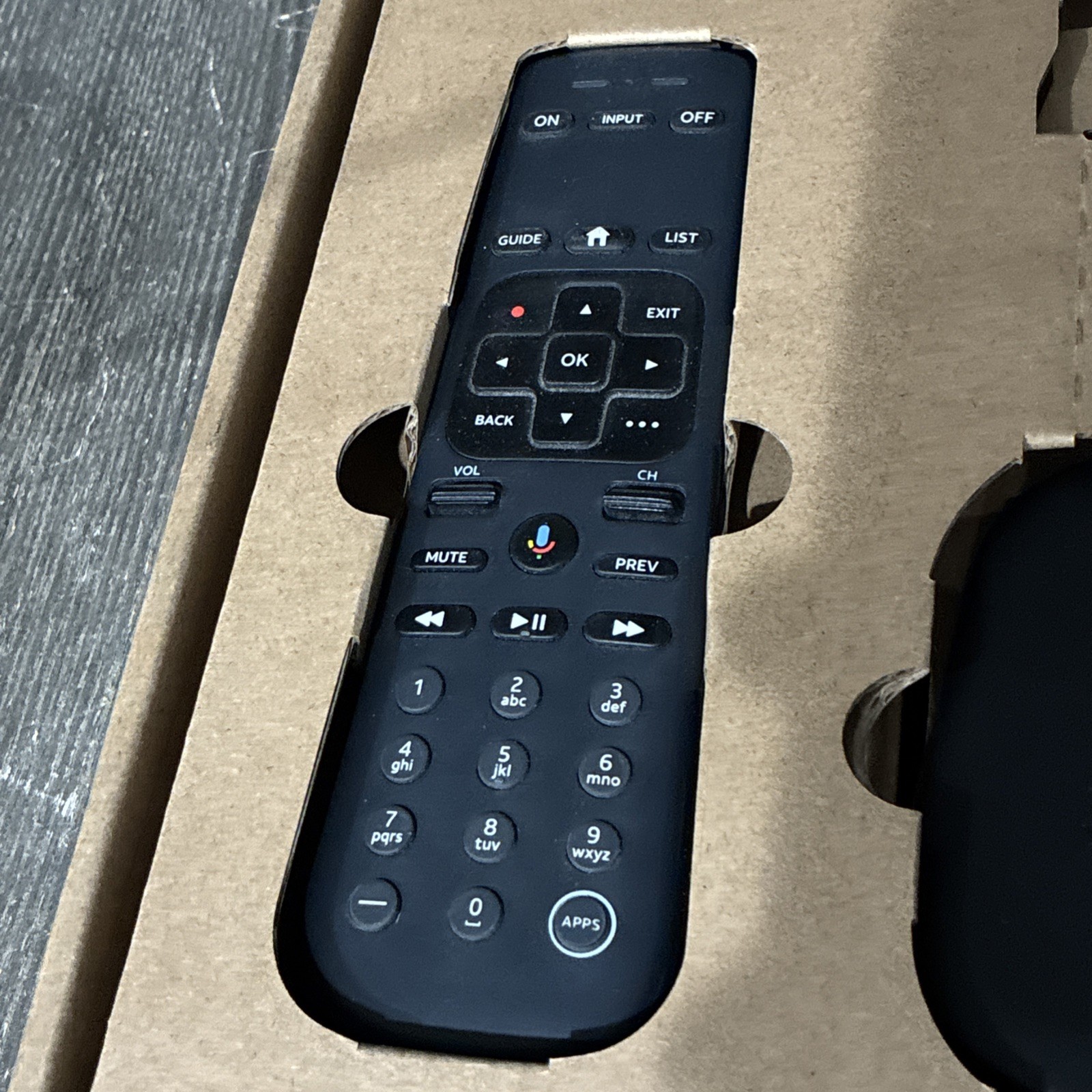 DIRECTV Gemini Air Streaming Device 4K Model P21KW-500 Wth AC Adapter and Remote