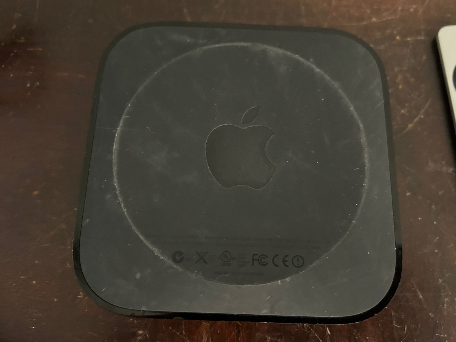 Apple TV (3rd Generation) 8GB Digital HD Media Streamer With Original Remote