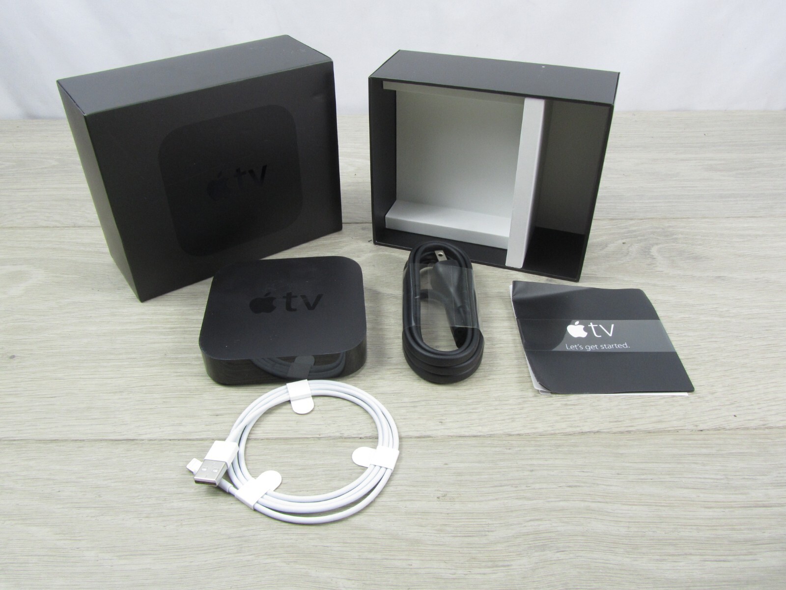 Apple TV (2nd Generation) 8GB Media Streamer – A1378 (CA).Has cord’s NO REMOTE !