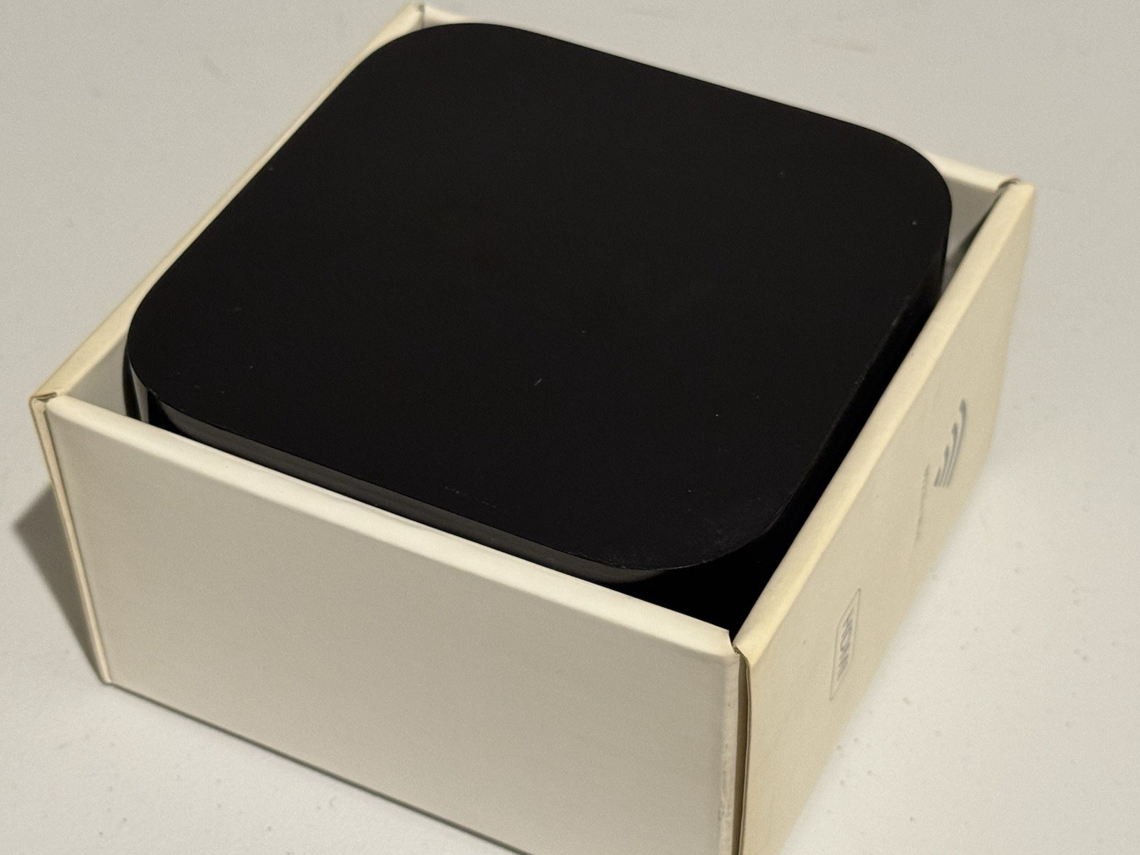 Apple TV 2nd Generation A1378 MC572LL/A w/ Original Box Remote Power – Tested