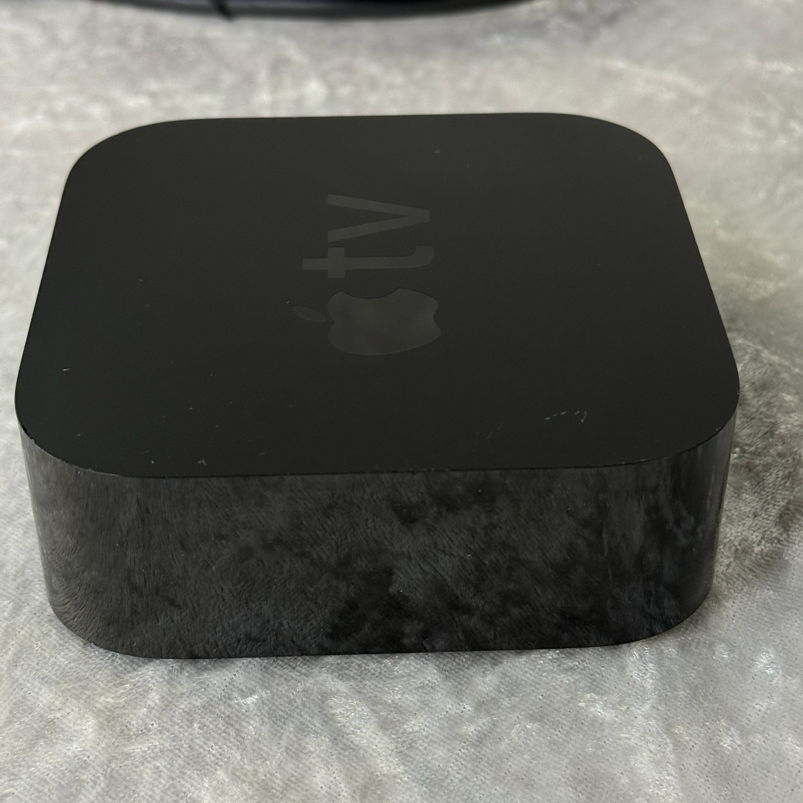 Apple TV A1625 4th Gen 32GB HD Media Streamer Remote AC & HDMI Cables Updated