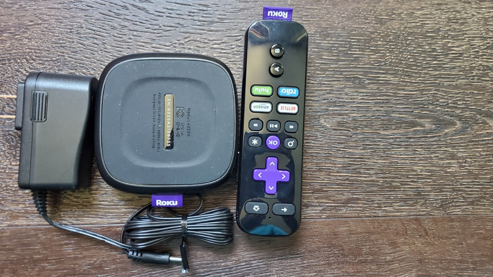 Roku 3 Digital HD Media Streamer Black model# 4230X with remote, and adapter