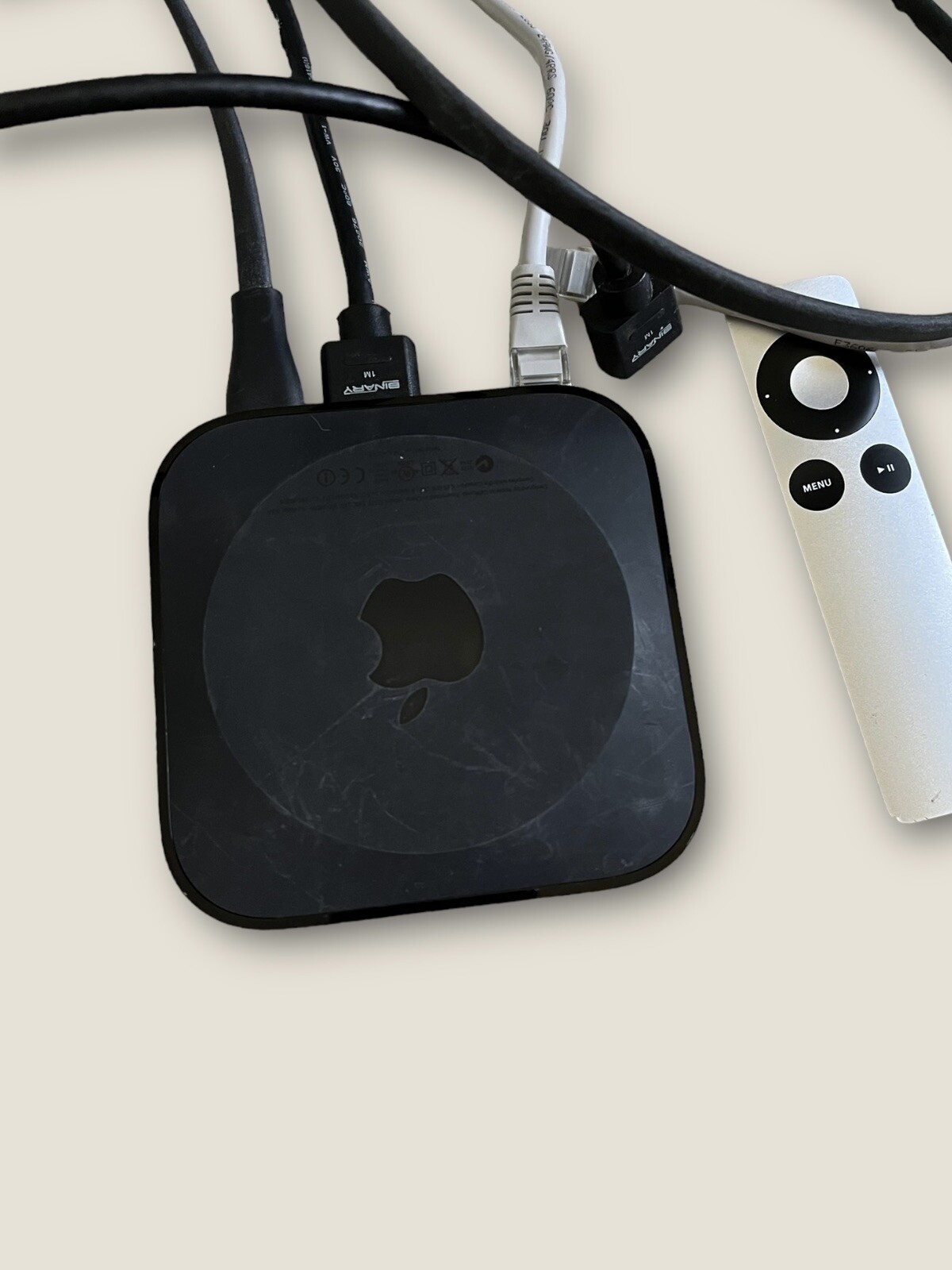 Apple TV (2nd Generation) Smart Media Streaming Player Model A1378 with Remote