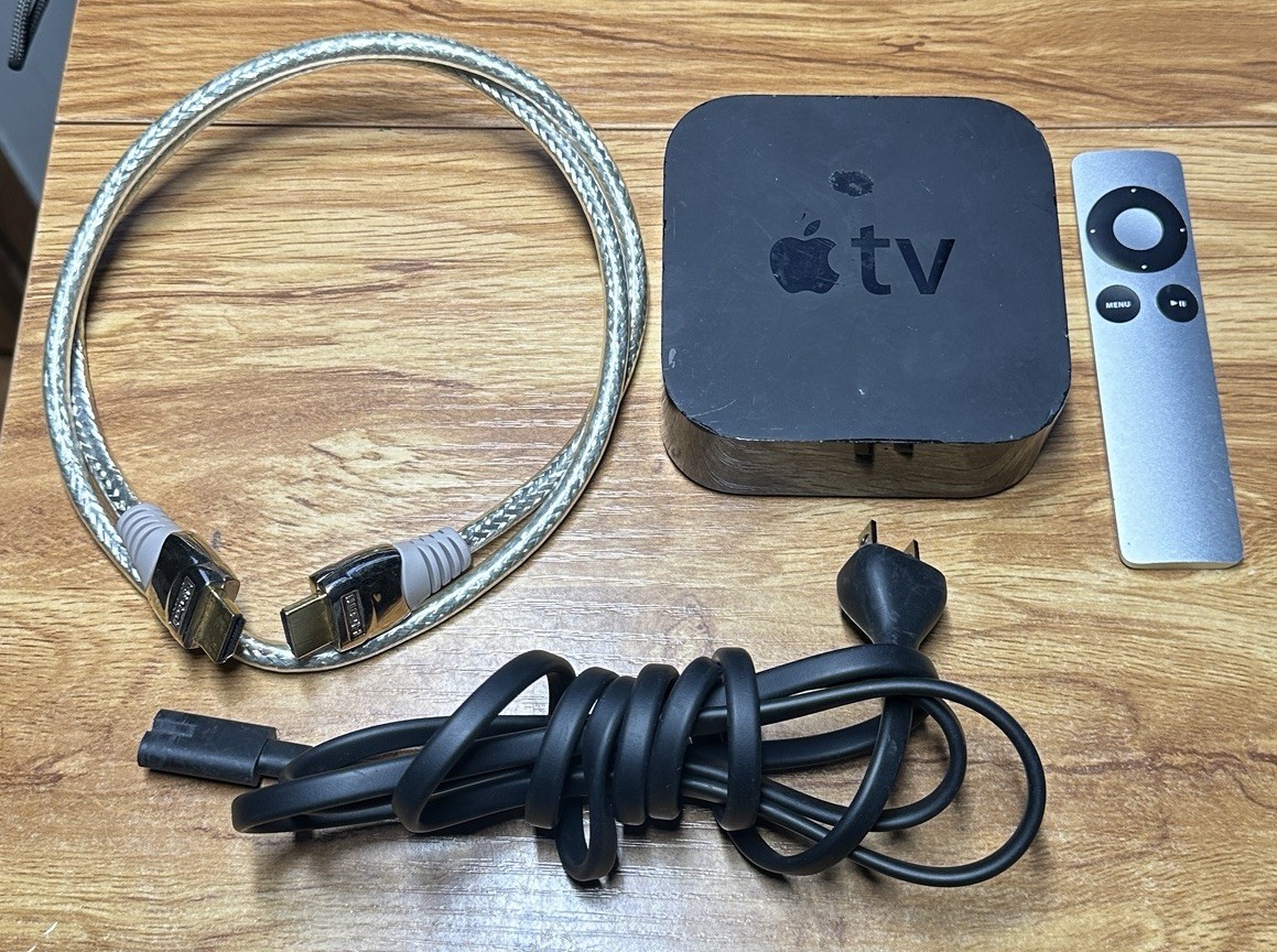 Apple TV (4th Generation) 32GB HD Media Streamer A1625 – Black (MR912LL/A)