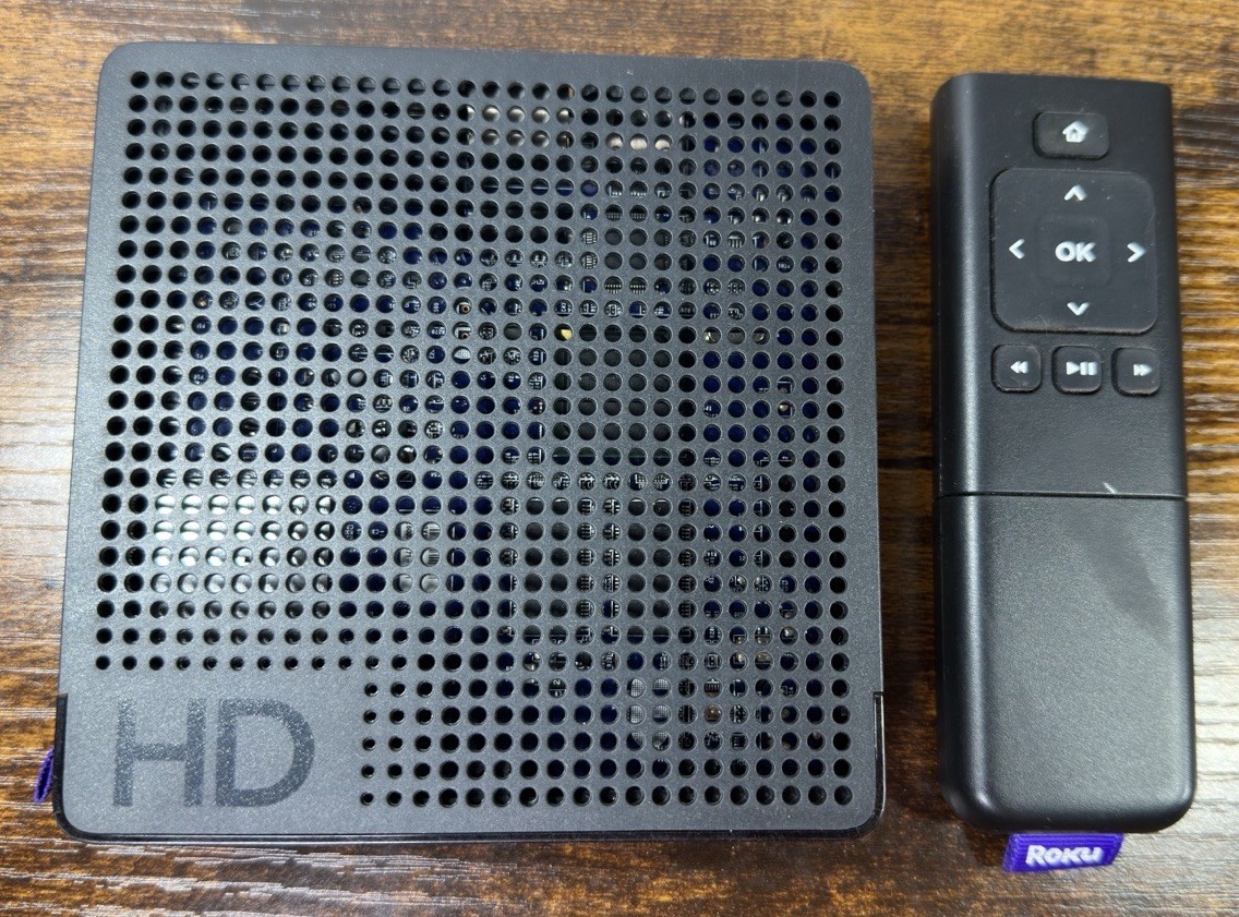 Roku HD (1st Generation) Media Streamer 2000C Black – Open Box