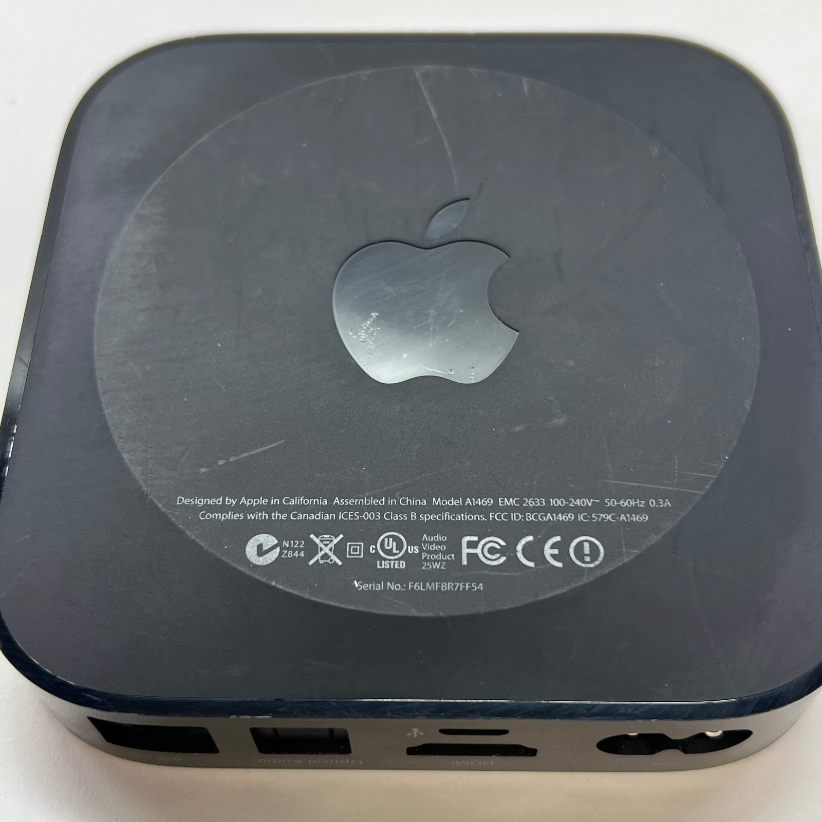 Apple TV 4K 1st Gen 64GB Digital HD Media Streamer MP7P2LL/A WiFi + Ethernet