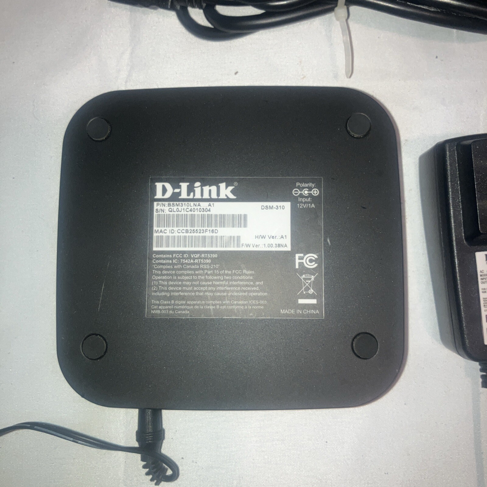 D-link MovieNite DSM-310 Digital HD Media Streamer with AC Adapter & HDMI Cable