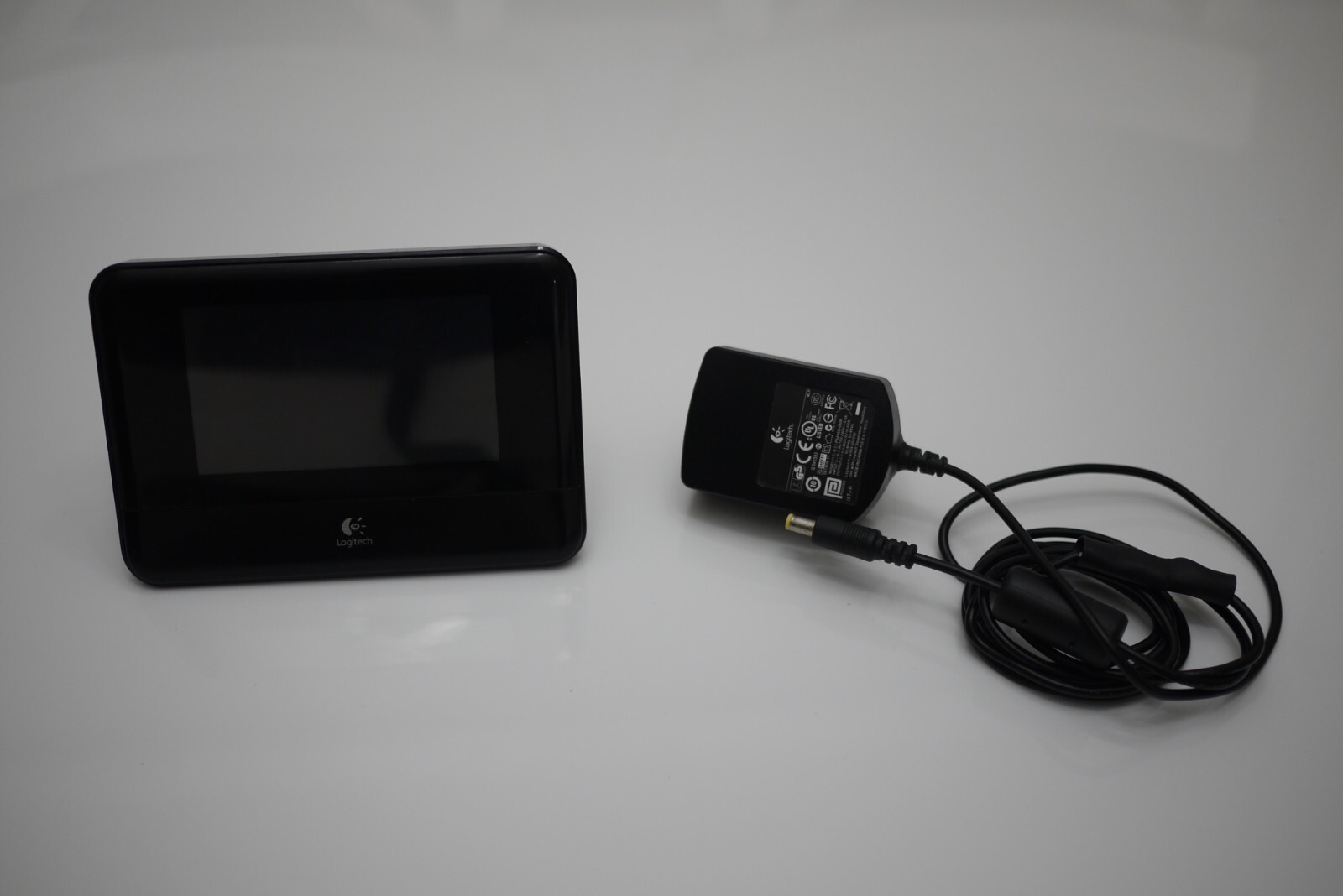 Logitech Squeezebox Touch Wi-Fi Music Streamer – ASIS for Parts – Can’t Power On