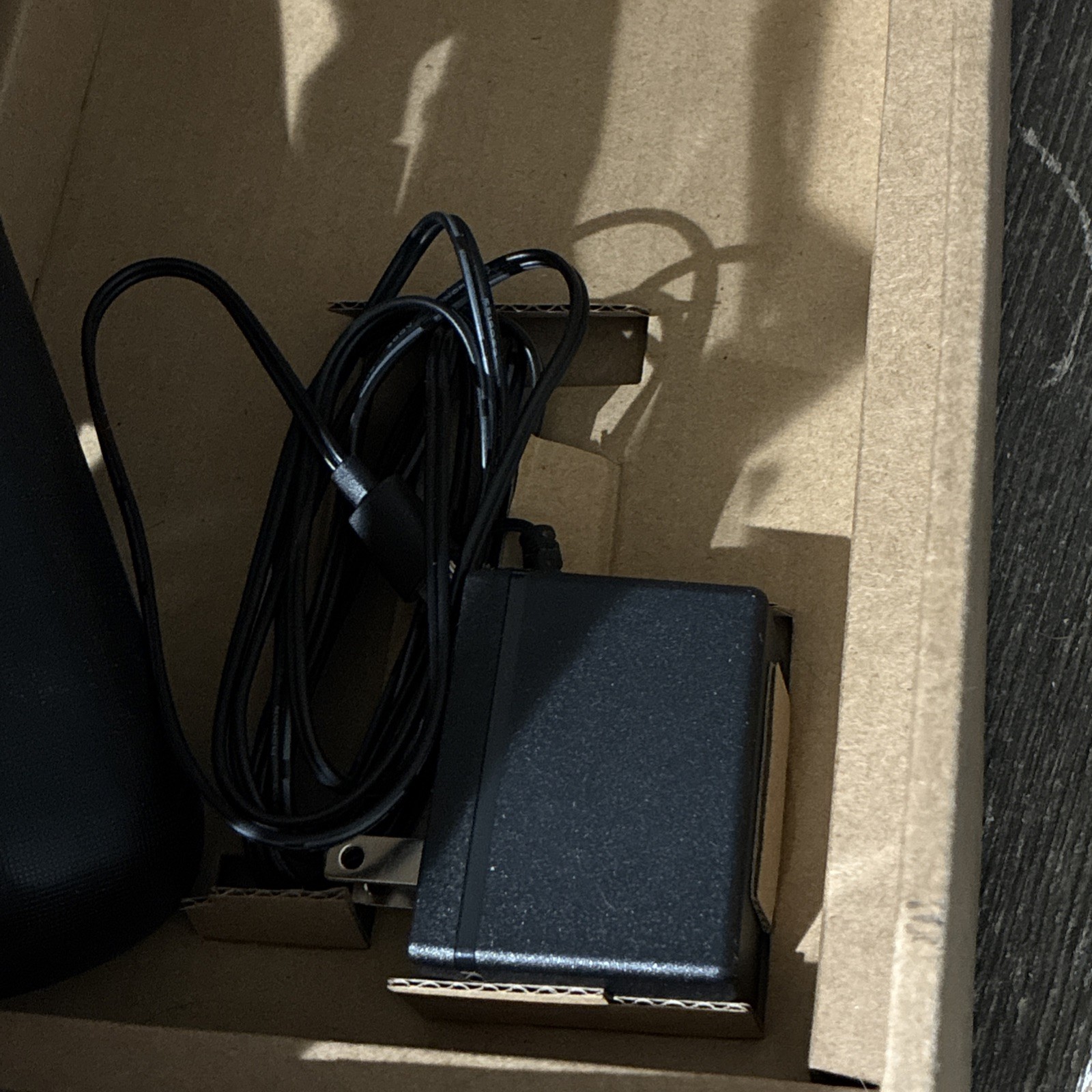DIRECTV Gemini Air Streaming Device 4K Model P21KW-500 Wth AC Adapter and Remote