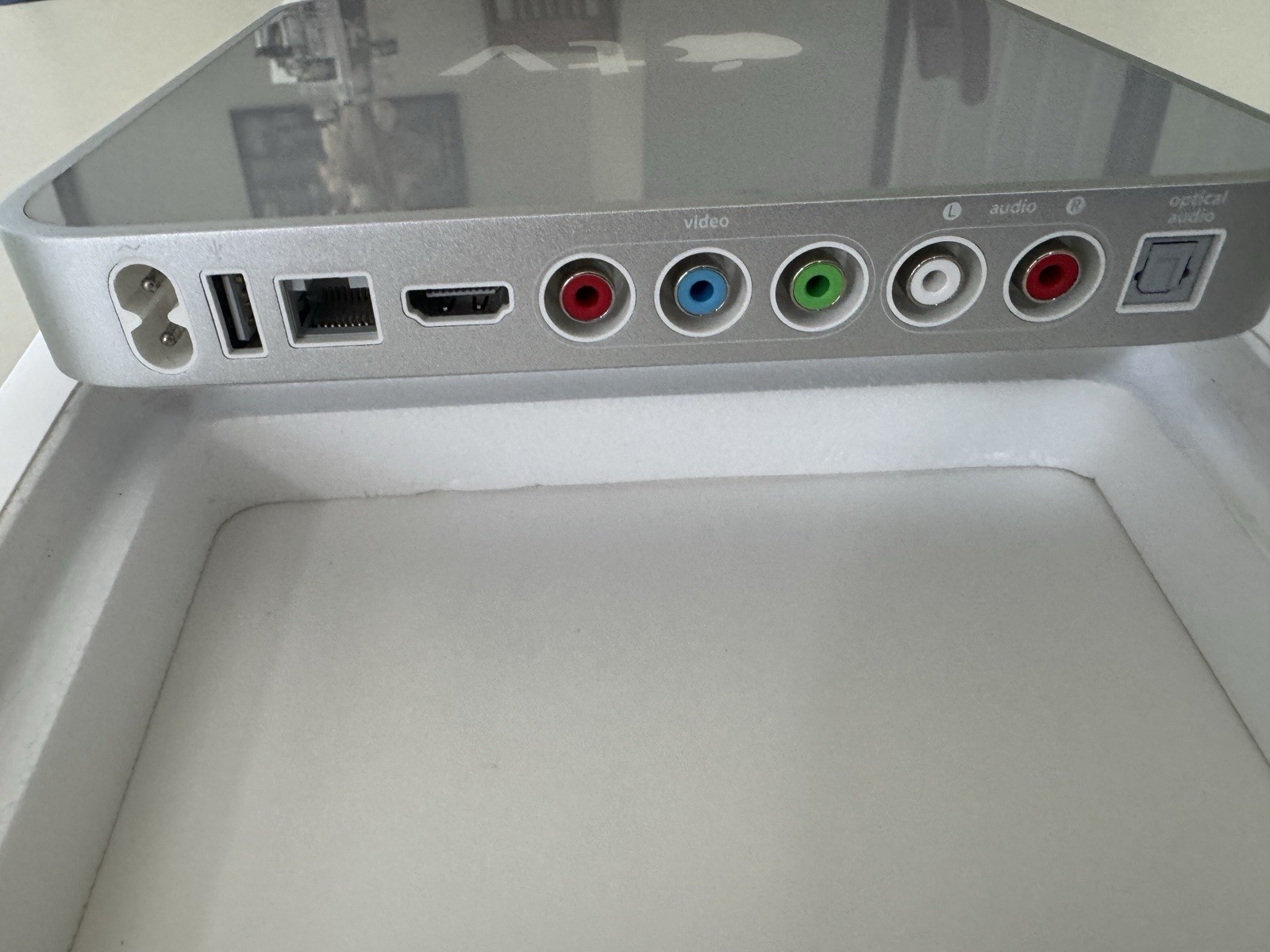 Apple TV A1218 Original 1st Gen No power cord & Remote control SHIPS SAME DAY