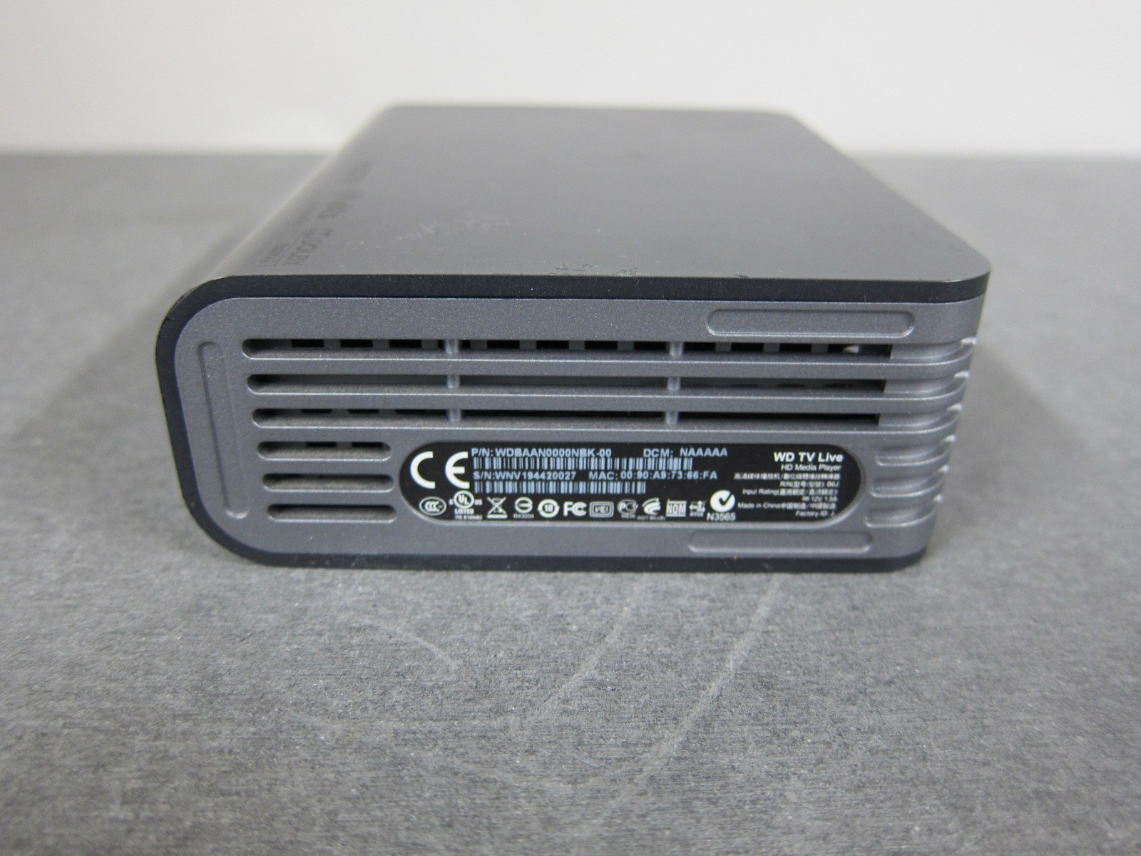 Western Digital WD TV HD Media Player w/ Remote & Power Adapter INCLUDED