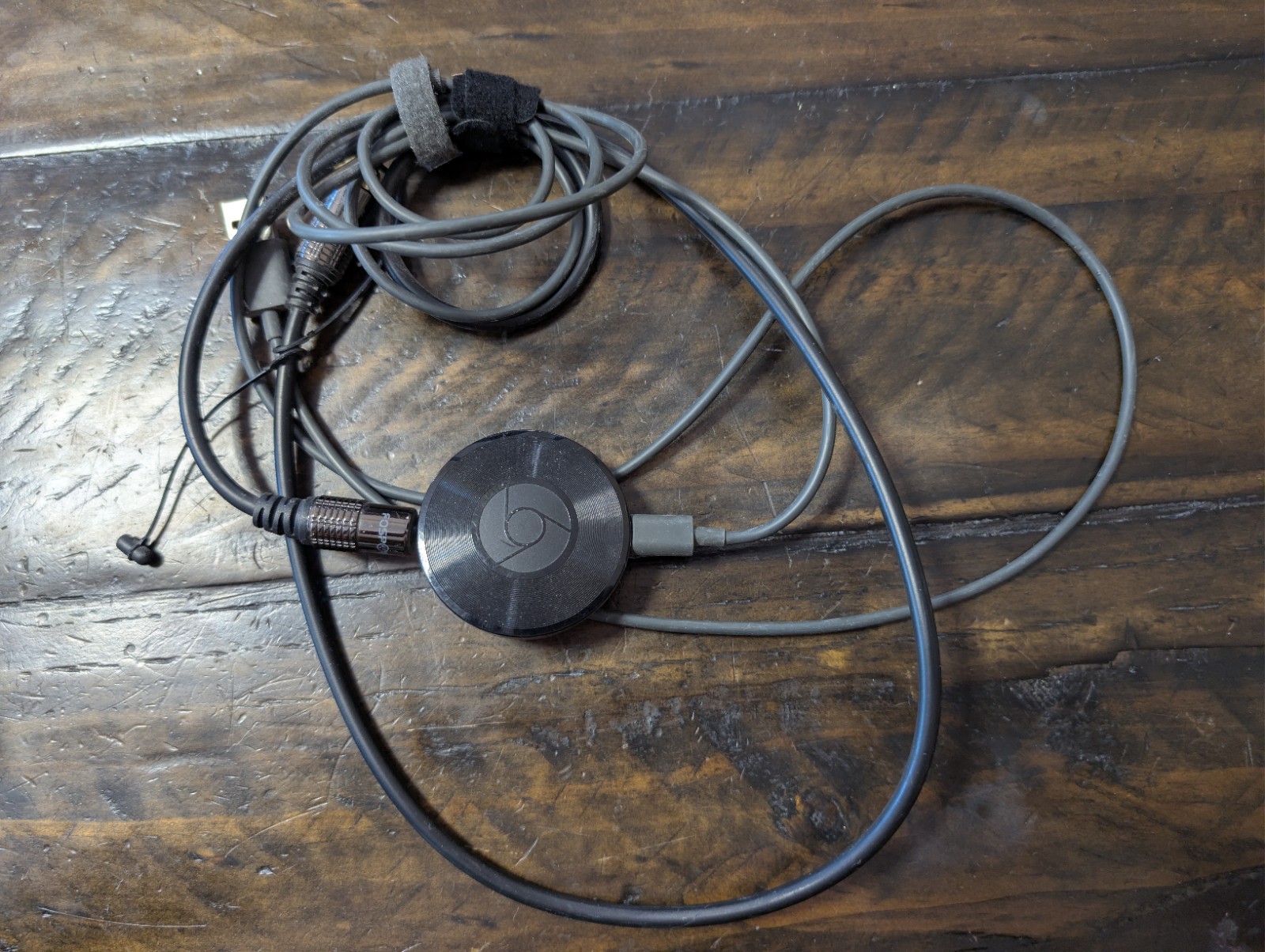 Google Chromecast Audio RUX-J42 Black With Audio Cables Shown