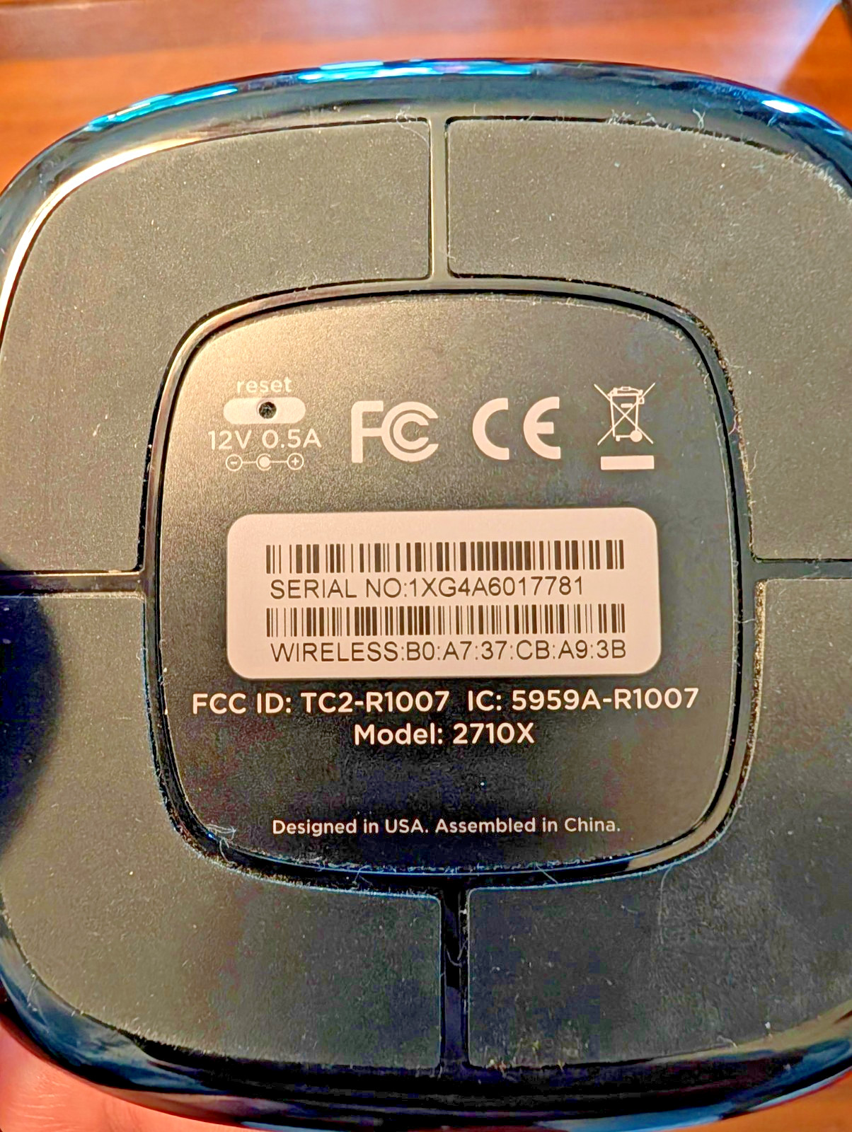 Roku 1 2710X Legacy Media Streamer with remote and cord. (2013)