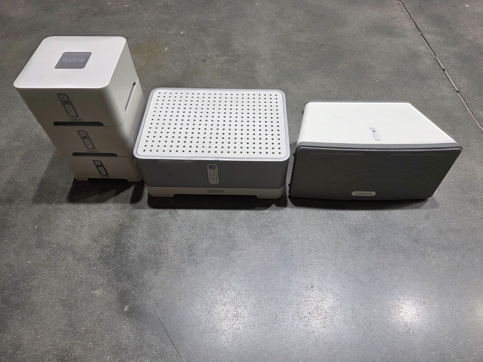 Sonos Wireless HiFi System Lot of 5 , ZP100, Play 3 Speaker, 2X ZP80, ZP90,