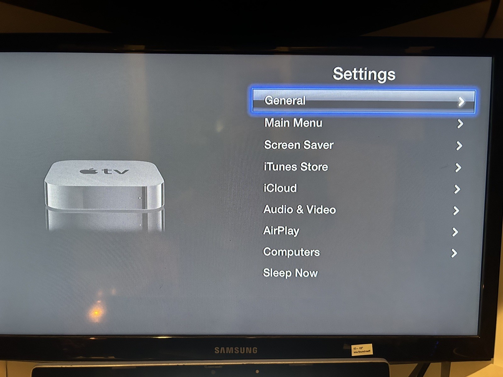 Apple TV (2nd Gen) 8GB Media Streaming Player A1378 MC572LL/A with remote