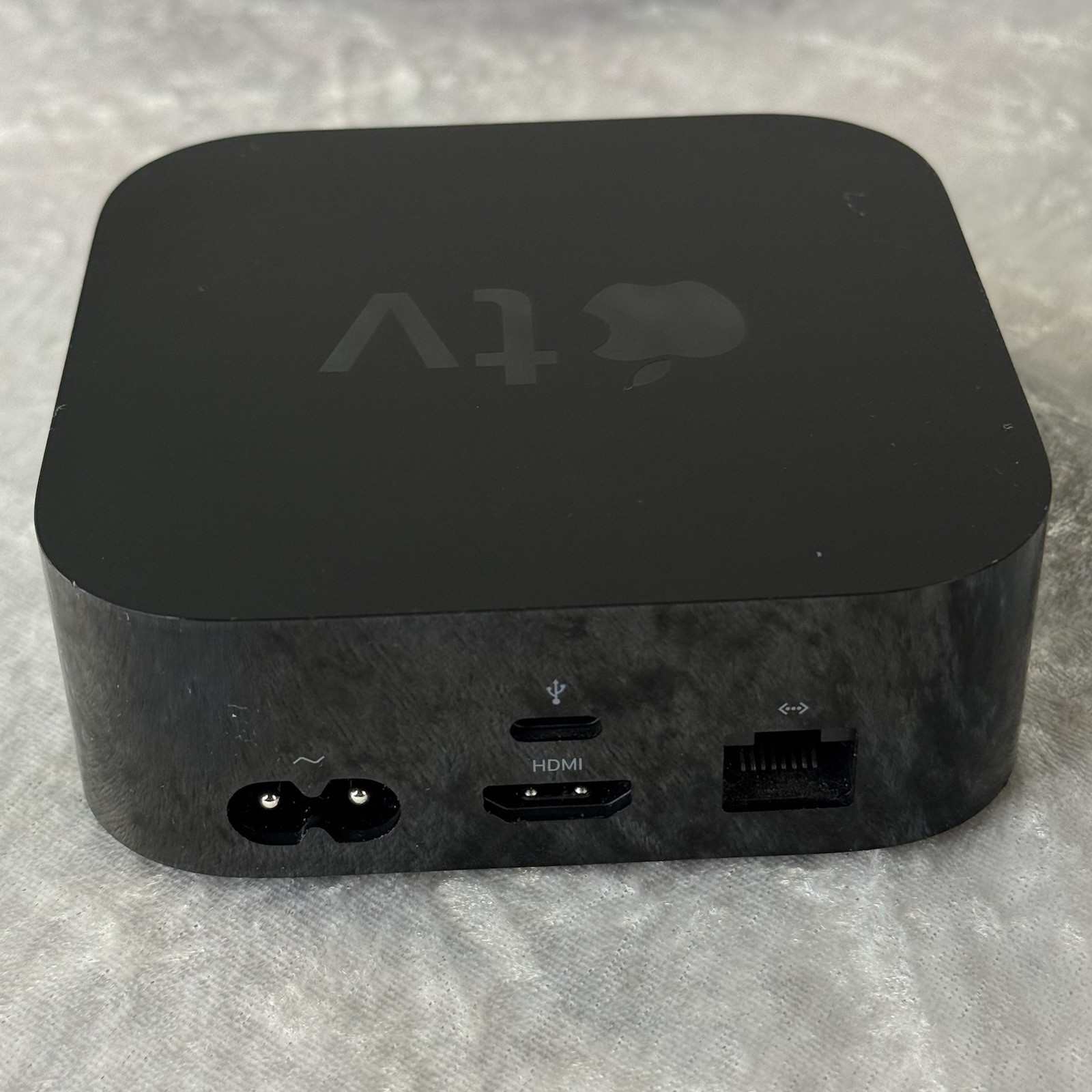 Apple TV A1625 4th Gen 32GB HD Media Streamer Remote AC & HDMI Cables Updated