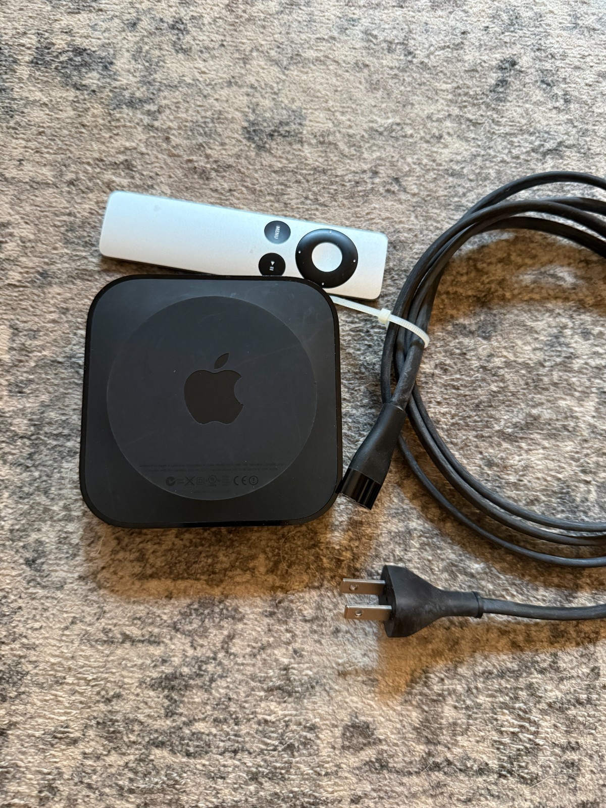 Apple TV (A1378 MC572LL/A, 2nd generation) w/ *Remote and Power Cord