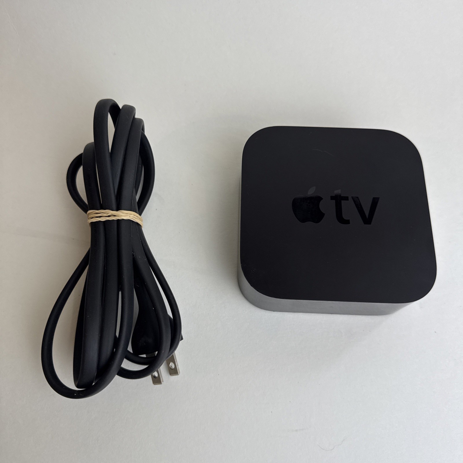 Apple TV (4th Generation) 32GB HD Media Streamer – Black A1625 NO REMOTE CONTROL