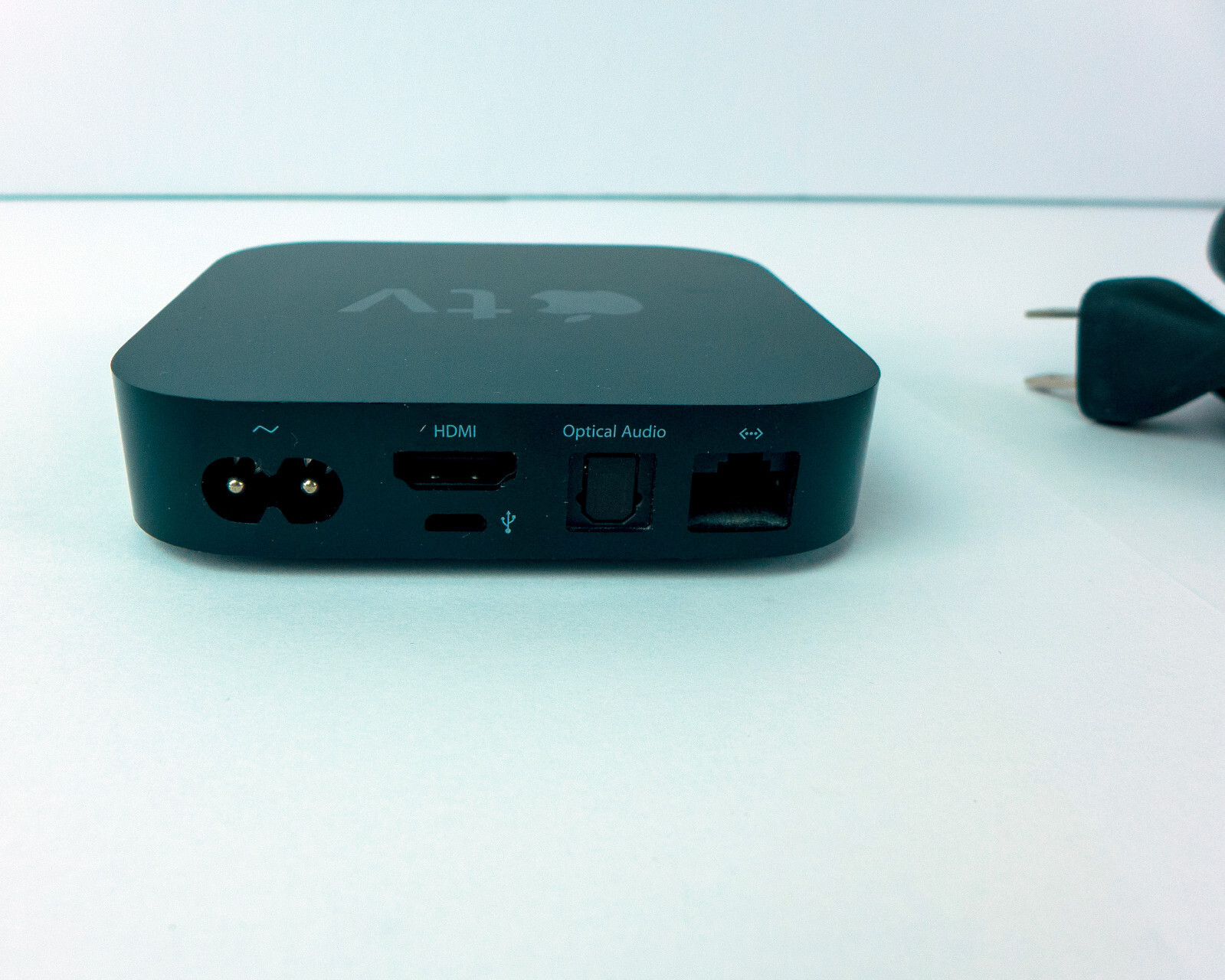 Apple TV 2 2nd Generation A1378 MC572LL/A Streaming Media Player Very Good