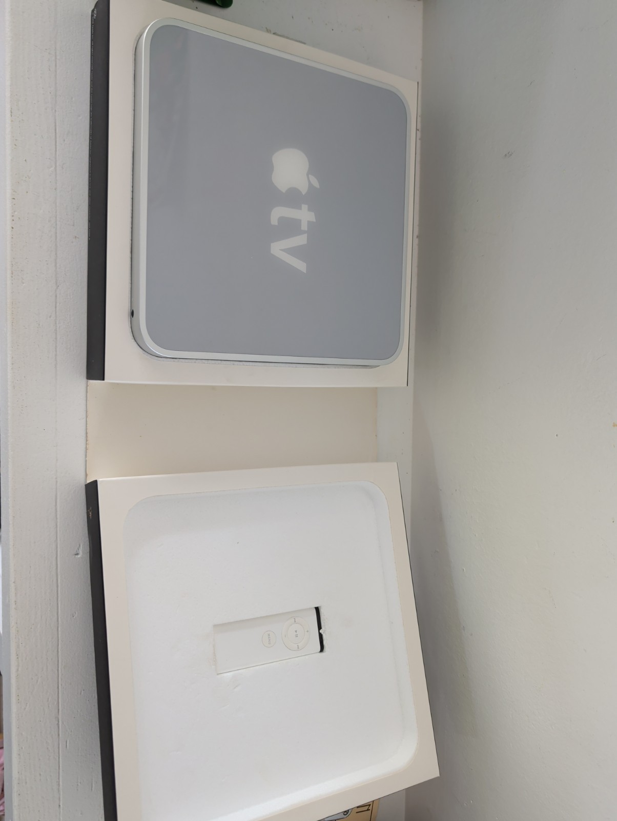 Apple TV (1st Generation) 40GB Media Streamer – A1218 As Shown Sold as Is M73