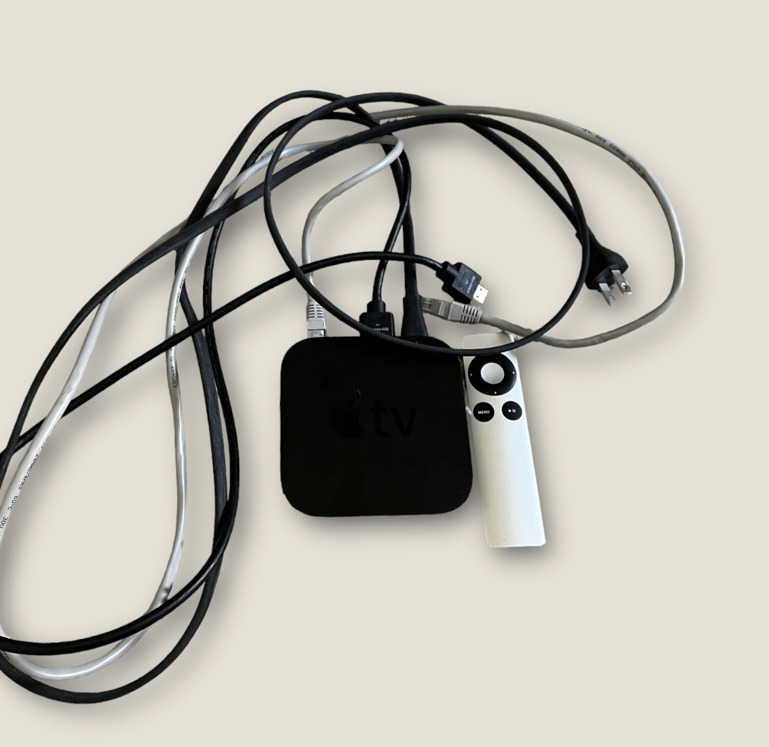 Apple TV (2nd Generation) Smart Media Streaming Player Model A1378 with Remote