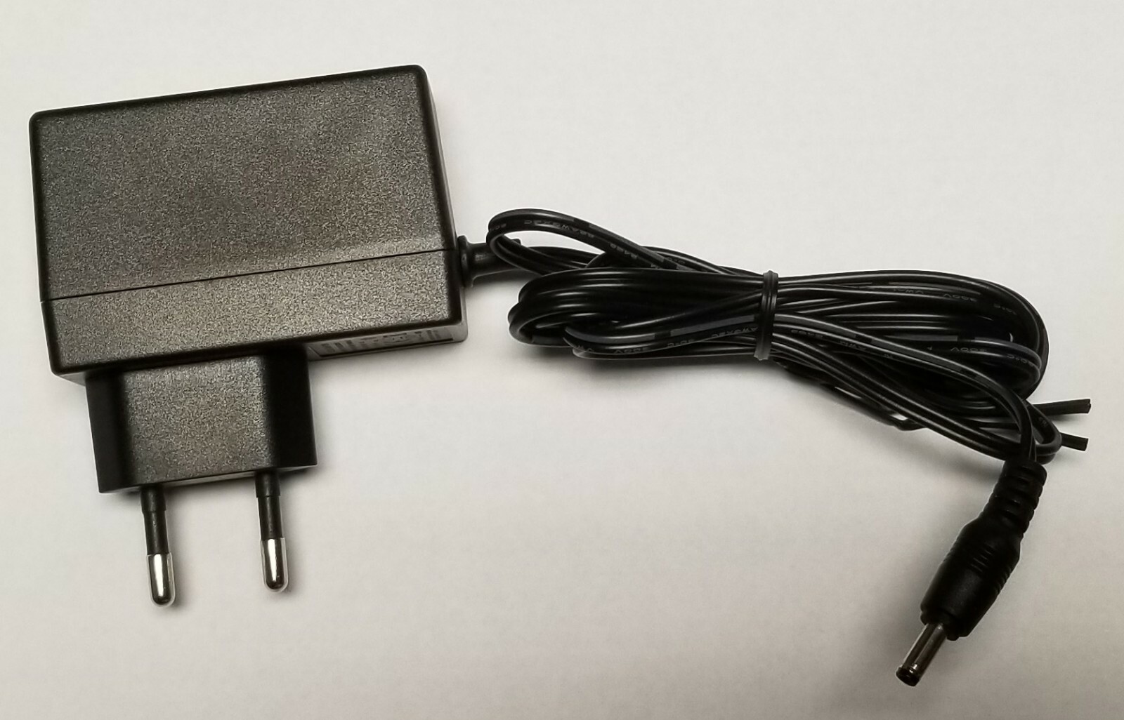 100 X EU Wall Plug w/USA adapter 3.5mm x 1.35mm 5V/2A for Mag520,Mag540,Mag544w3