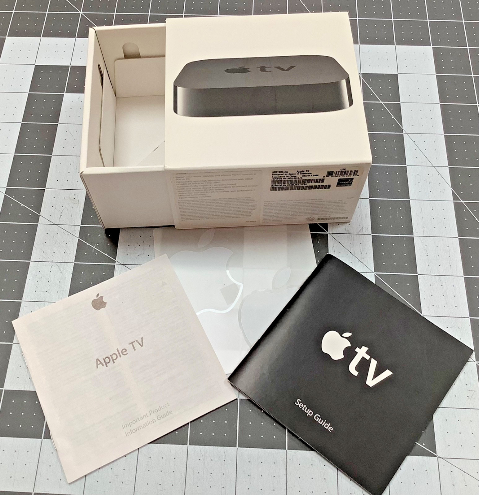 Apple TV 3rd Gen A1469 1080p HD Media Player Complete In Box CIB AirPlay Mirror