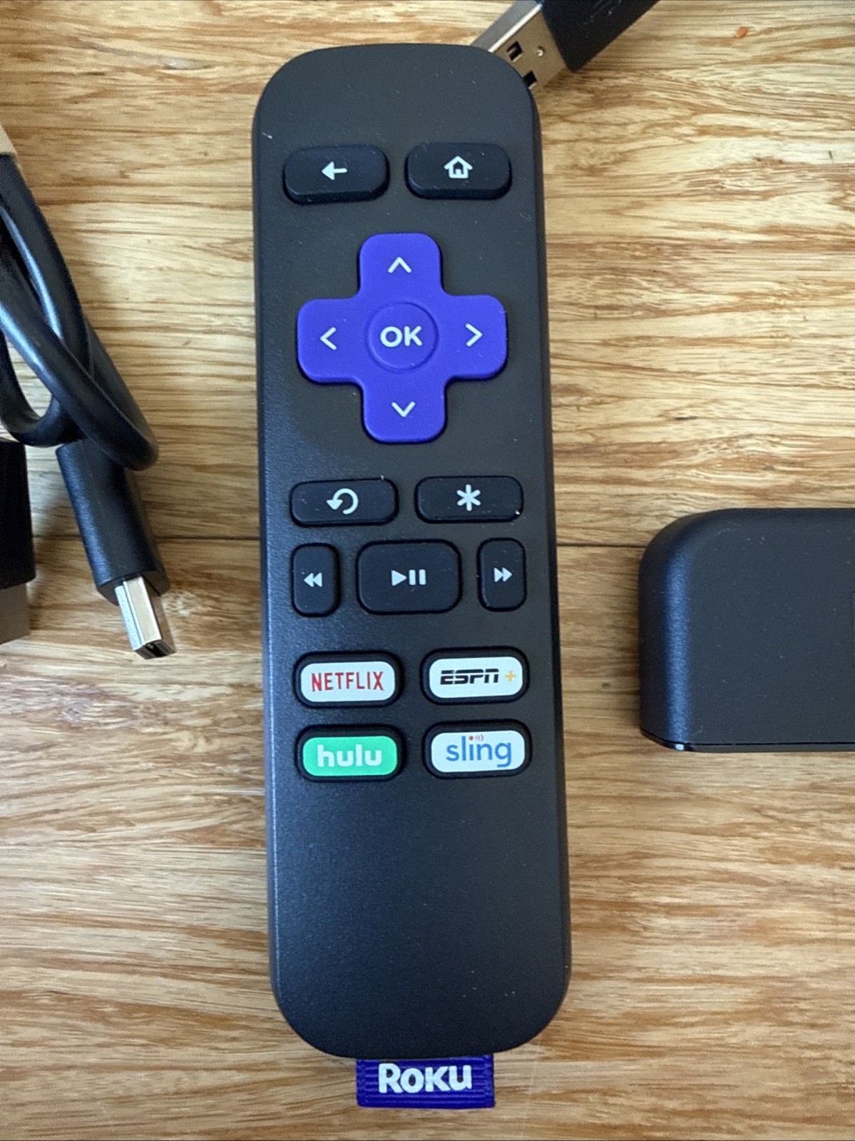 Roku Model 3900X HD Media Streamer Player w/USB Cables and Remote