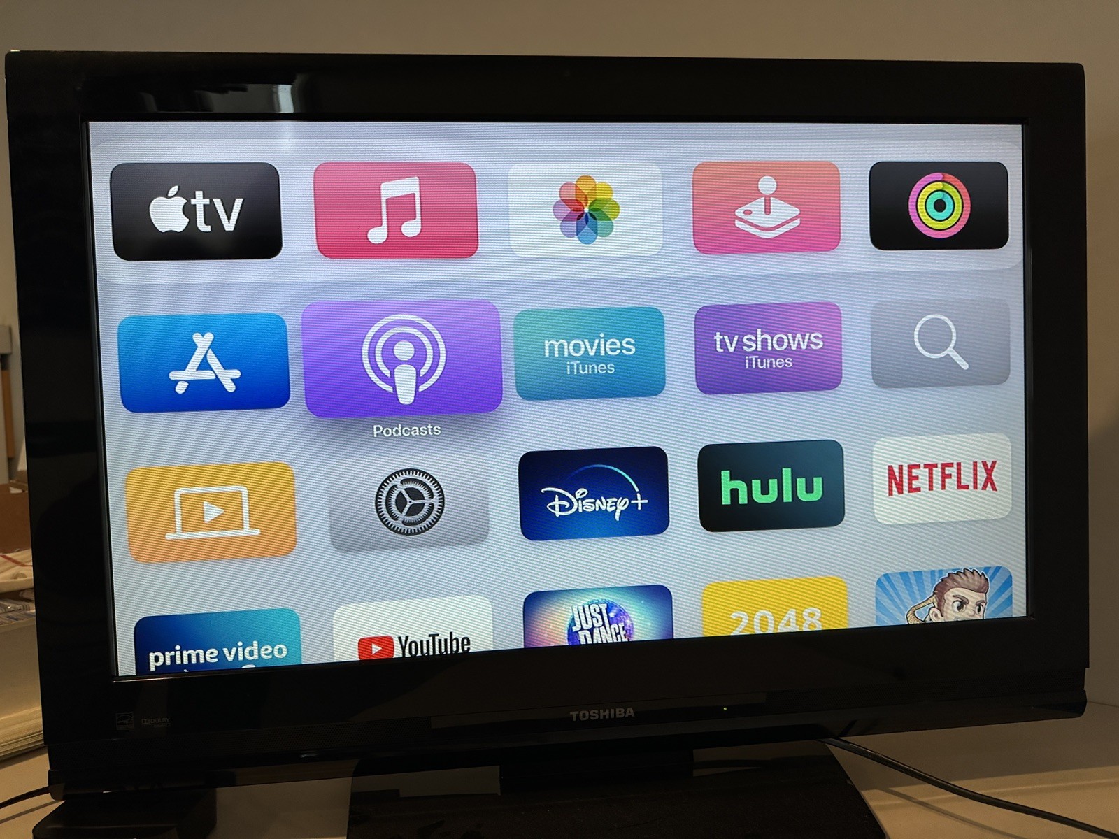 Apple TV (4th Generation) 32GB HD Media Streamer – Black (MR912LL/A) + Extra!