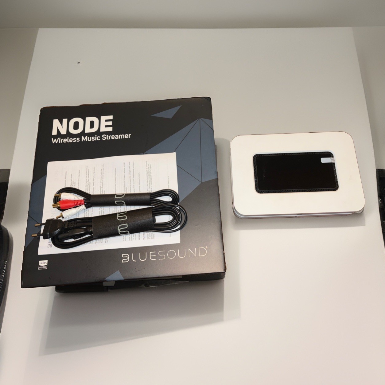 Bluesound NODE N130 Wireless Hi-Res Music Streamer White-MINT-Box & Unused chord