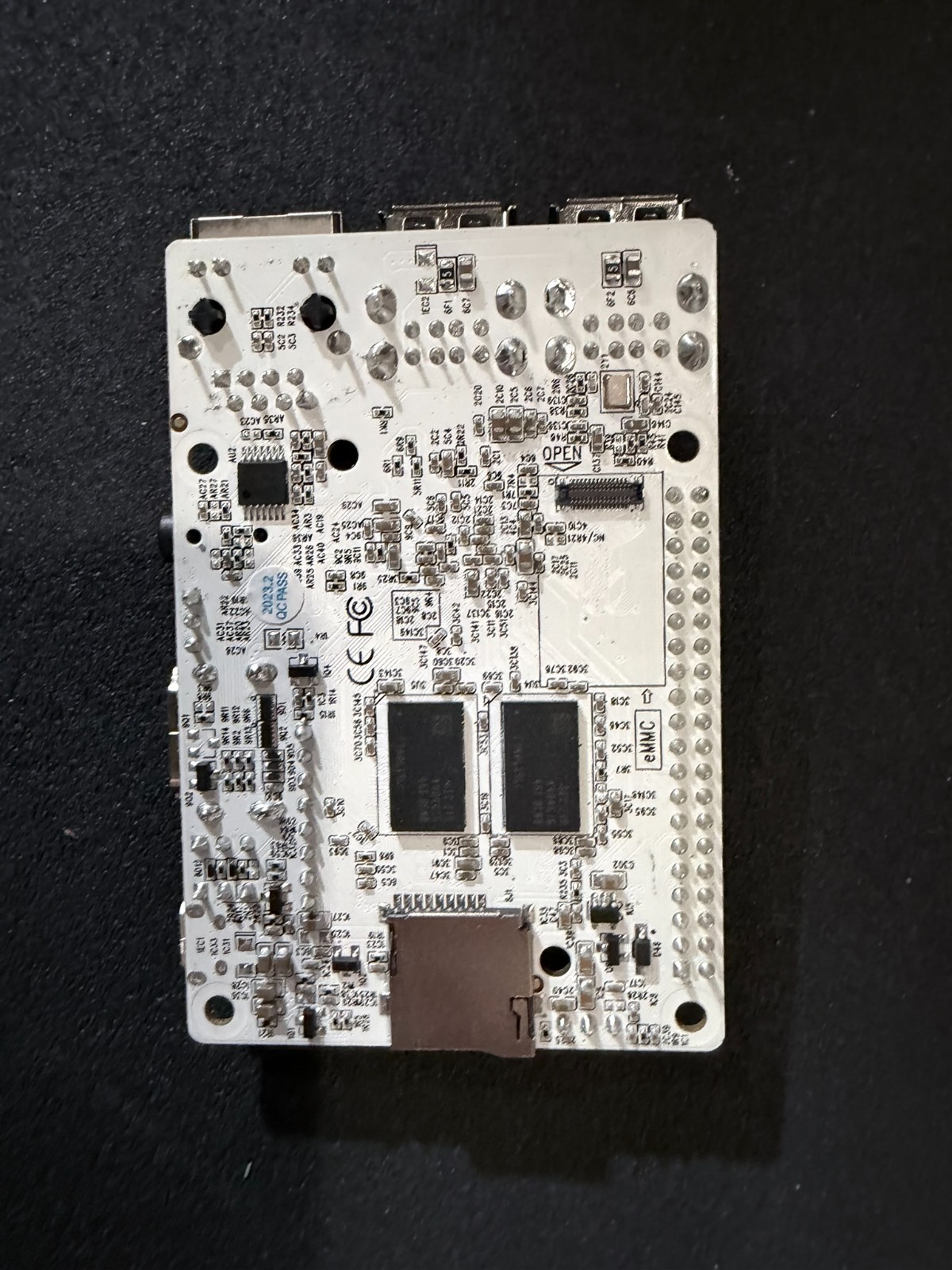 Libre Computer AML-S905X-CC Le Potato Single Board Computer w/ Heatsink and case