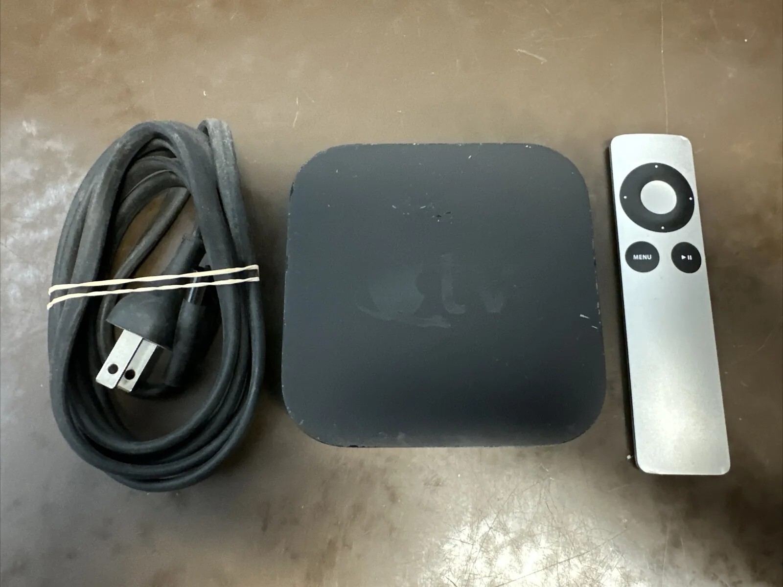 Apple TV (2nd Generation) 8GB Media Streamer W/ Remote