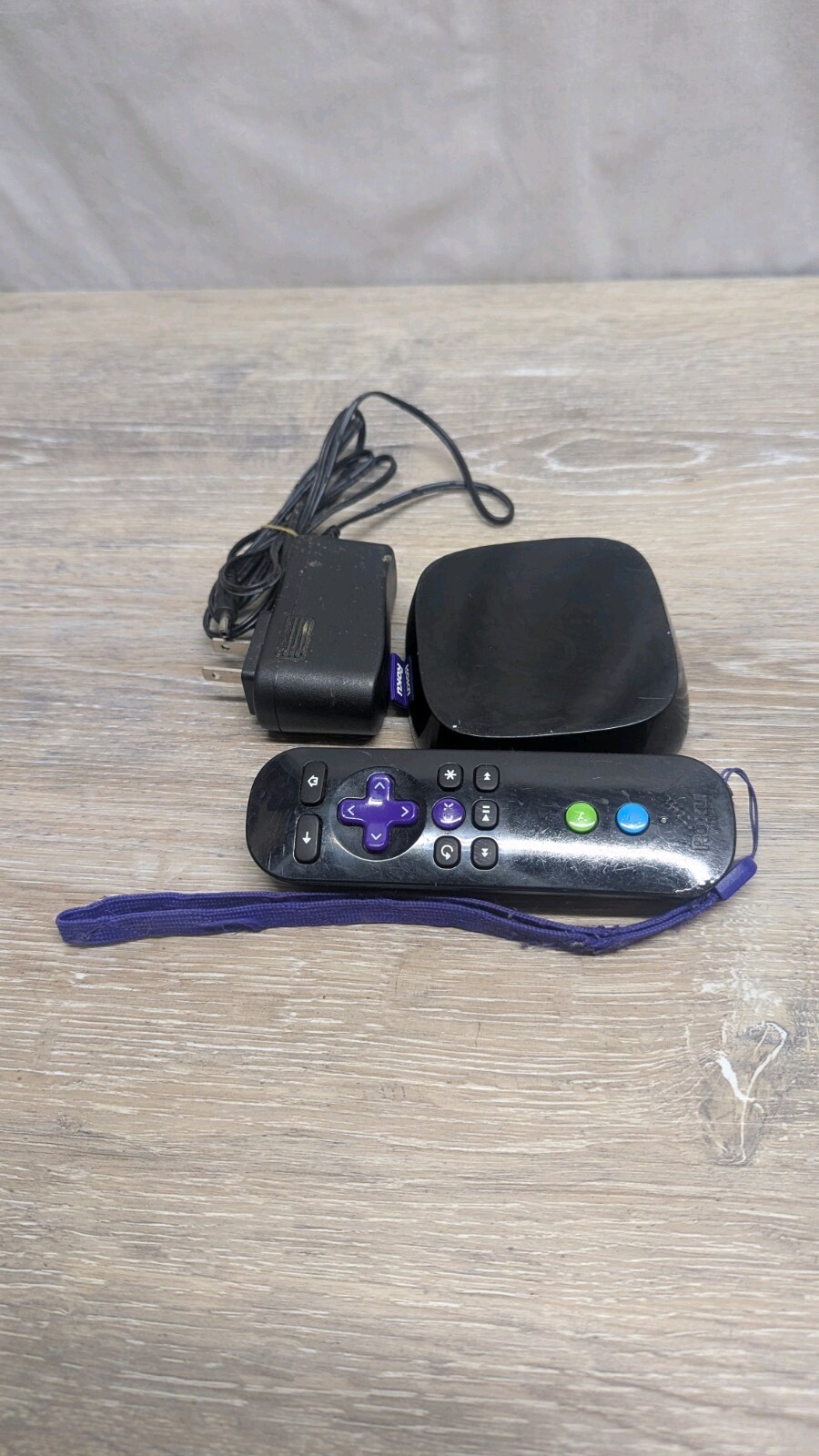 Roku 3 4200X 1080p HD Media Streamer Player Black with Remote and HDMI Cable